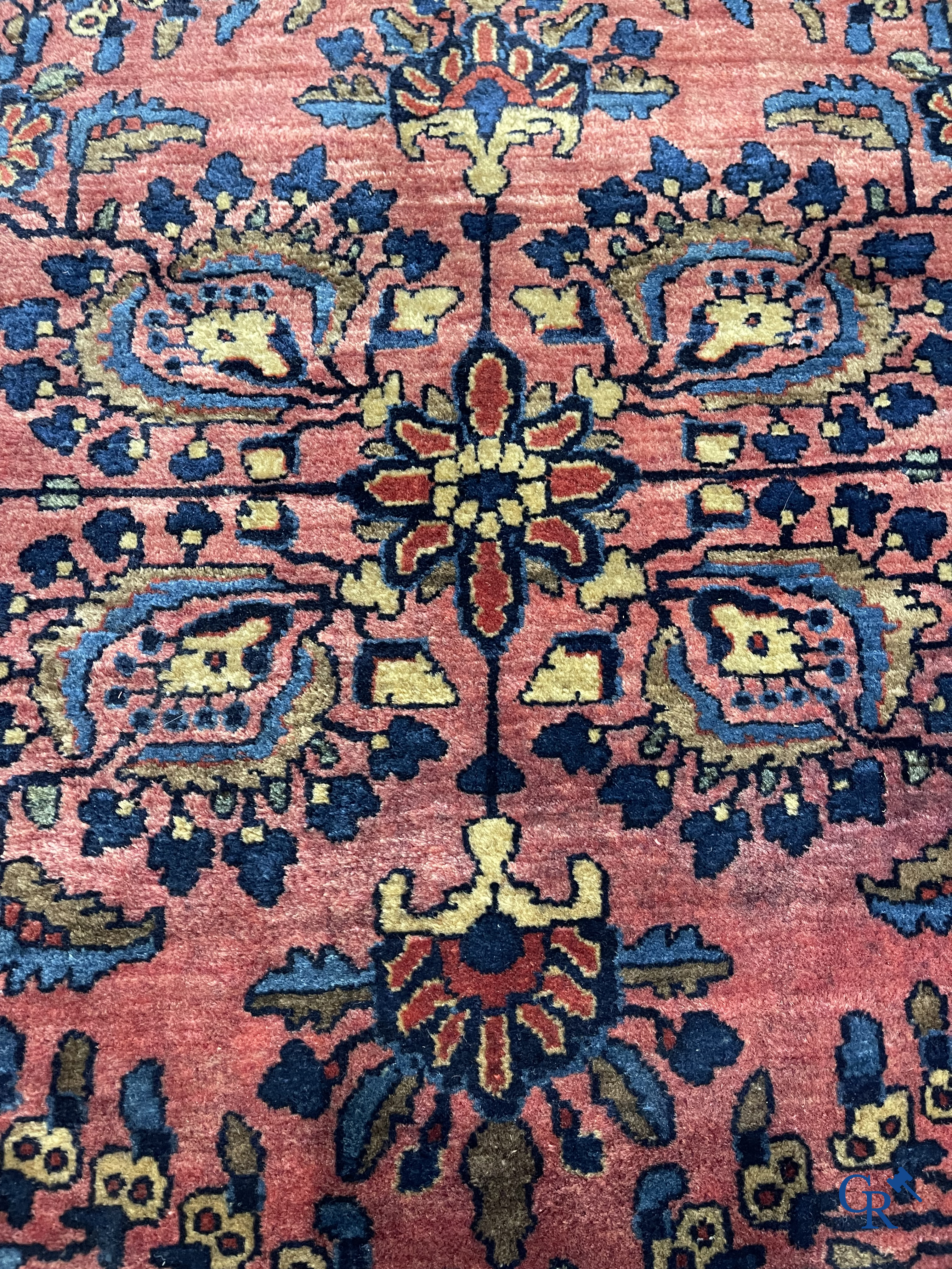 Oosterse tapijten. Sarouk. Antiek handgeknoopt Perzisch tapijt. Floraal decor. Zijde en wol.