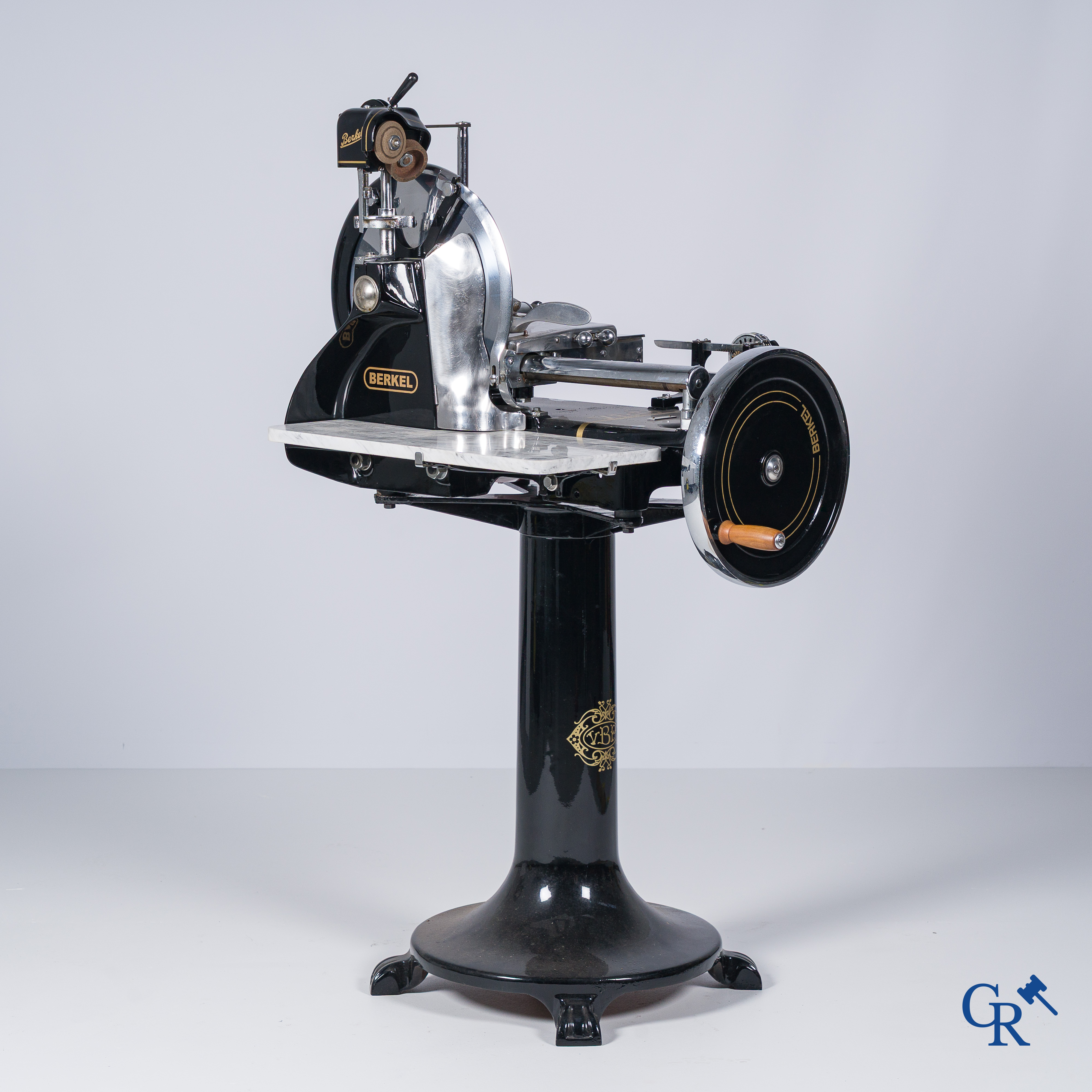 "Van Berkel's Patent" Grote Berkel VBP8, Vlees- en kaassnijmachine. Model 8 genummerd n°842948. Circa 1930-1940.