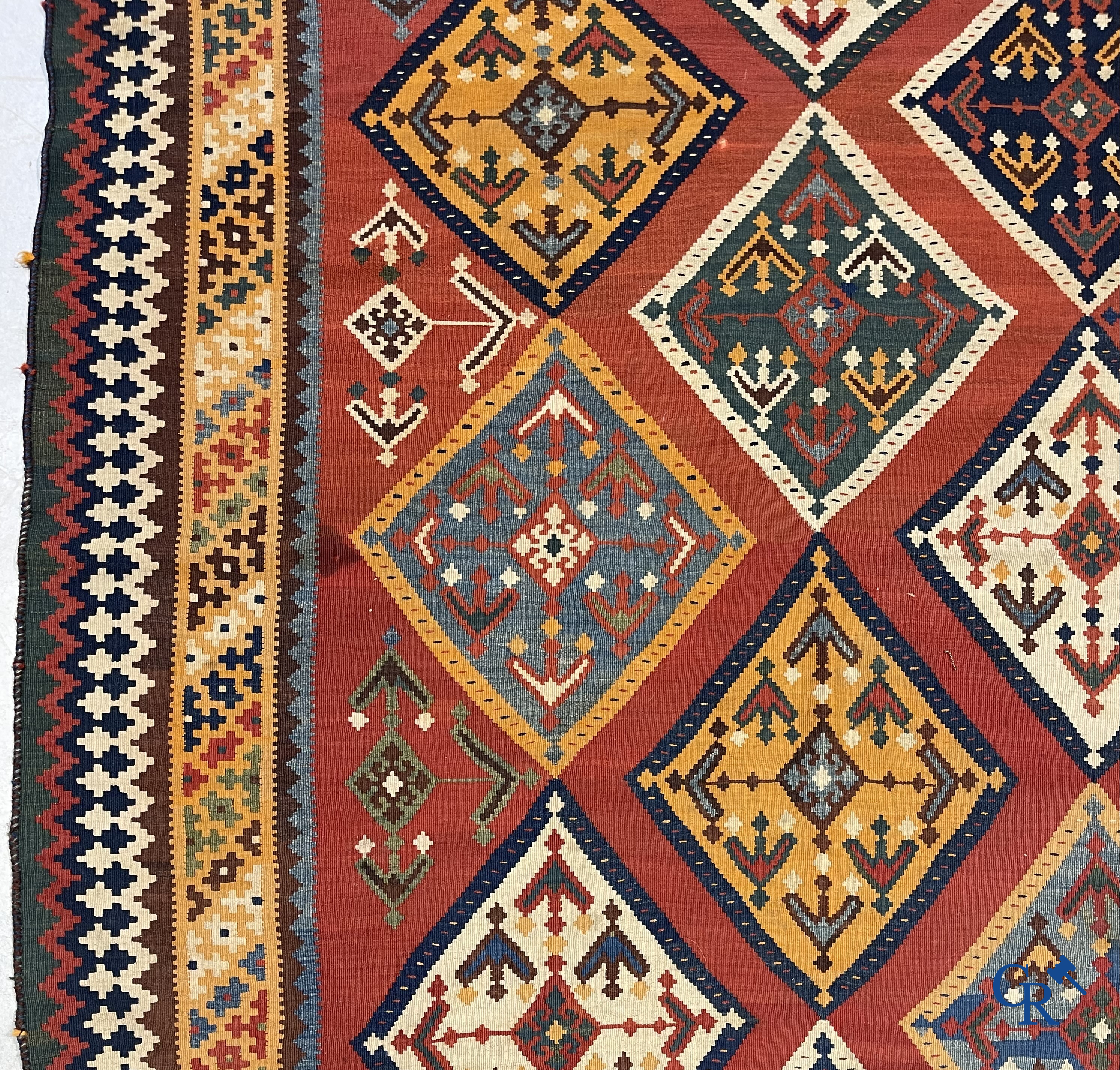 Oosterse tapijten. Handgeknoopt Perzisch tapijt. Kilim.