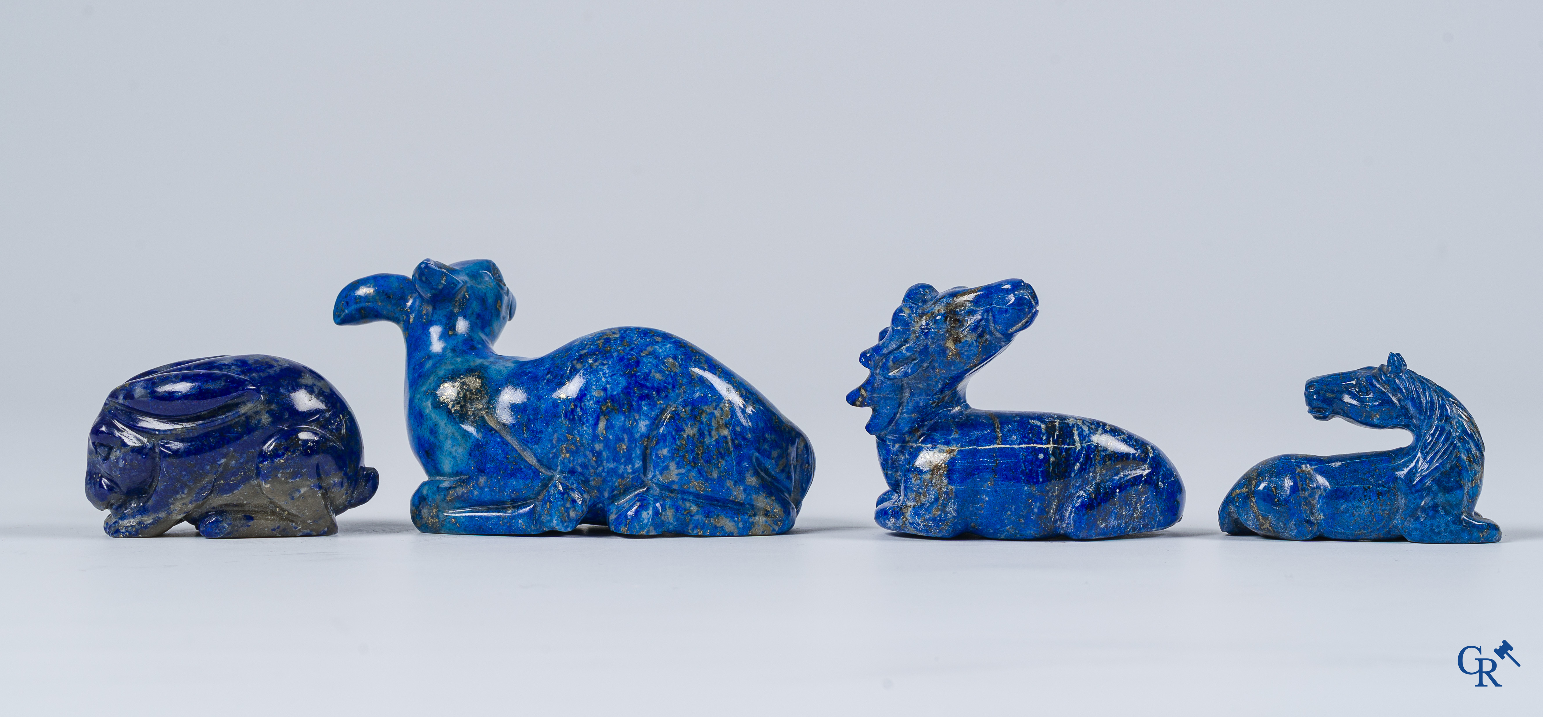 Art Asiatique. Chine. Diverses figures d'animaux en Lapis Lazulli. Un cheval, 2 cerfs et un lapin.
