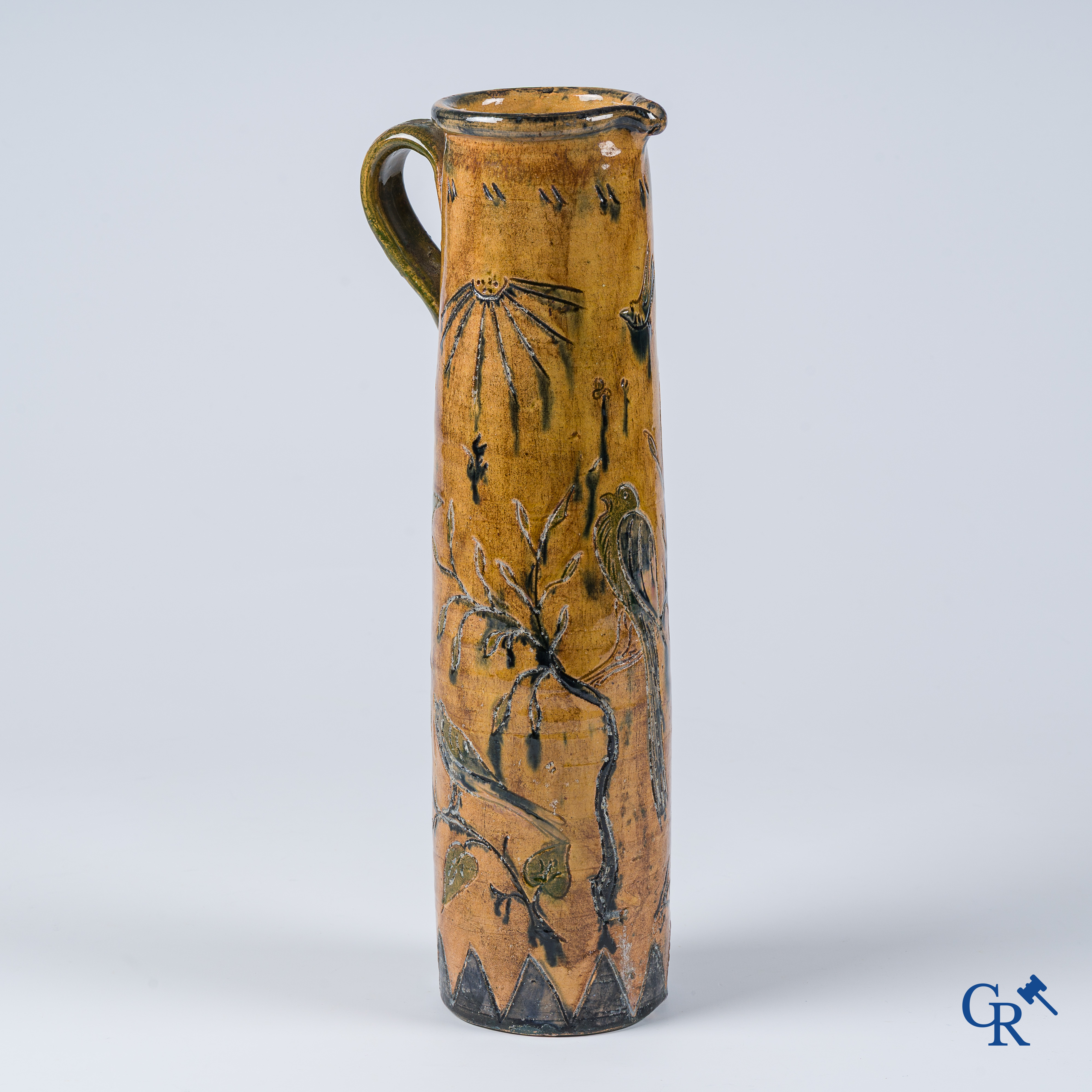 Vlaams aardewerk. Ateliers Bourgoignie te Bredene. Zogenaamde "Lange Nelle" Art Nouveau vaas. Circa 1900.