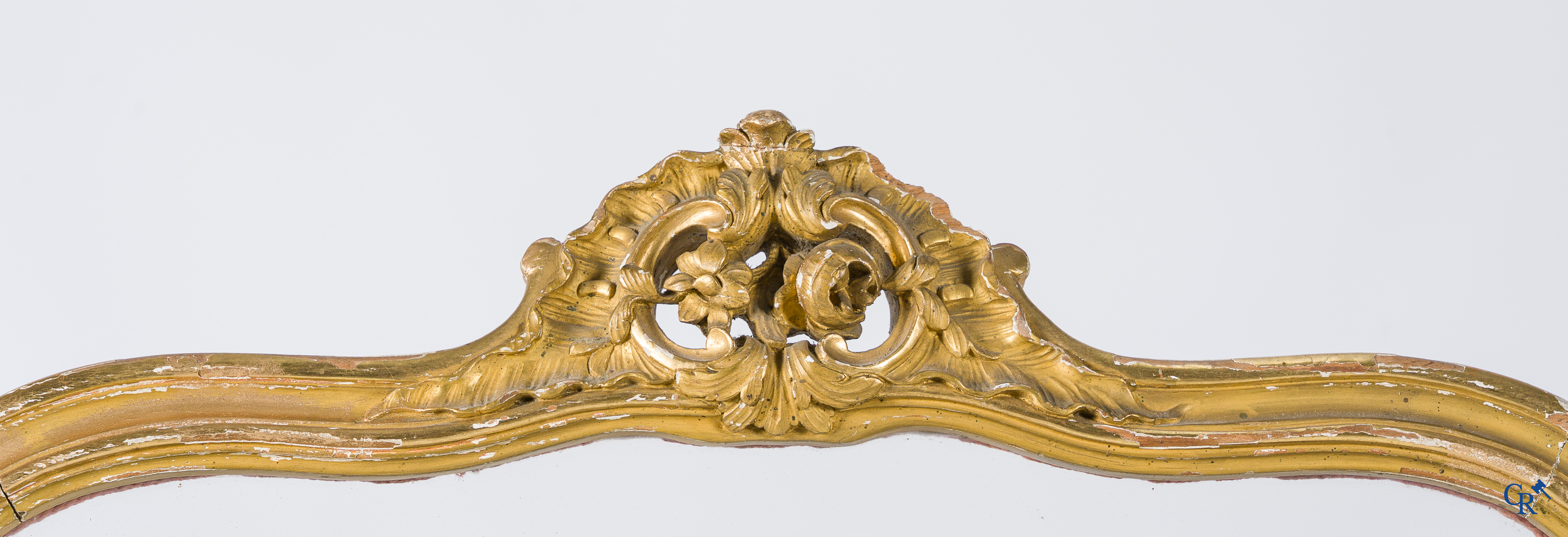 3-piece room divider in finely carved and gilded wood decorated with broderie. LXV style, circa 1900.