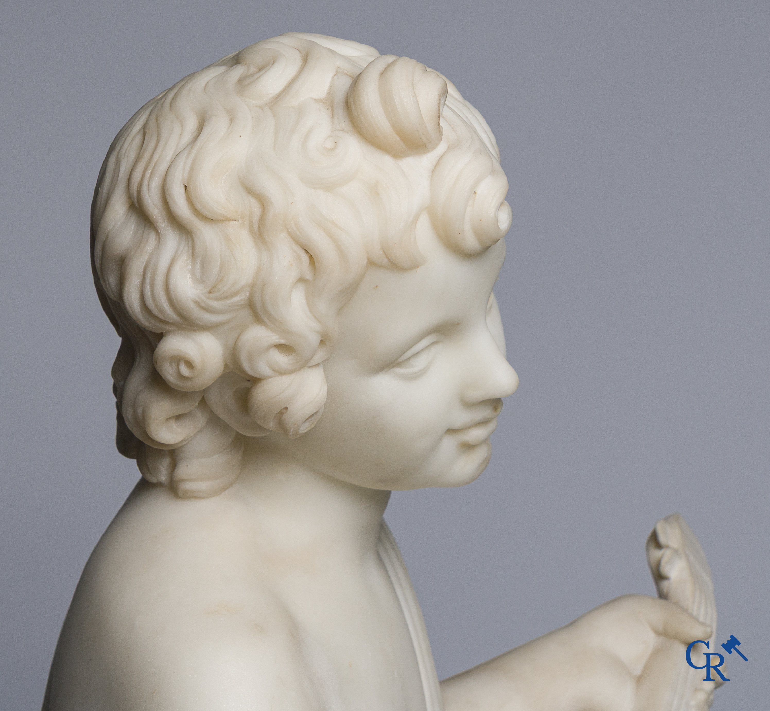 Leopoldo Giromella (Carrara, 1815-1870) Voorstelling van een mandolinespeler in gebeeldhouwd marmer. Circa 1860.