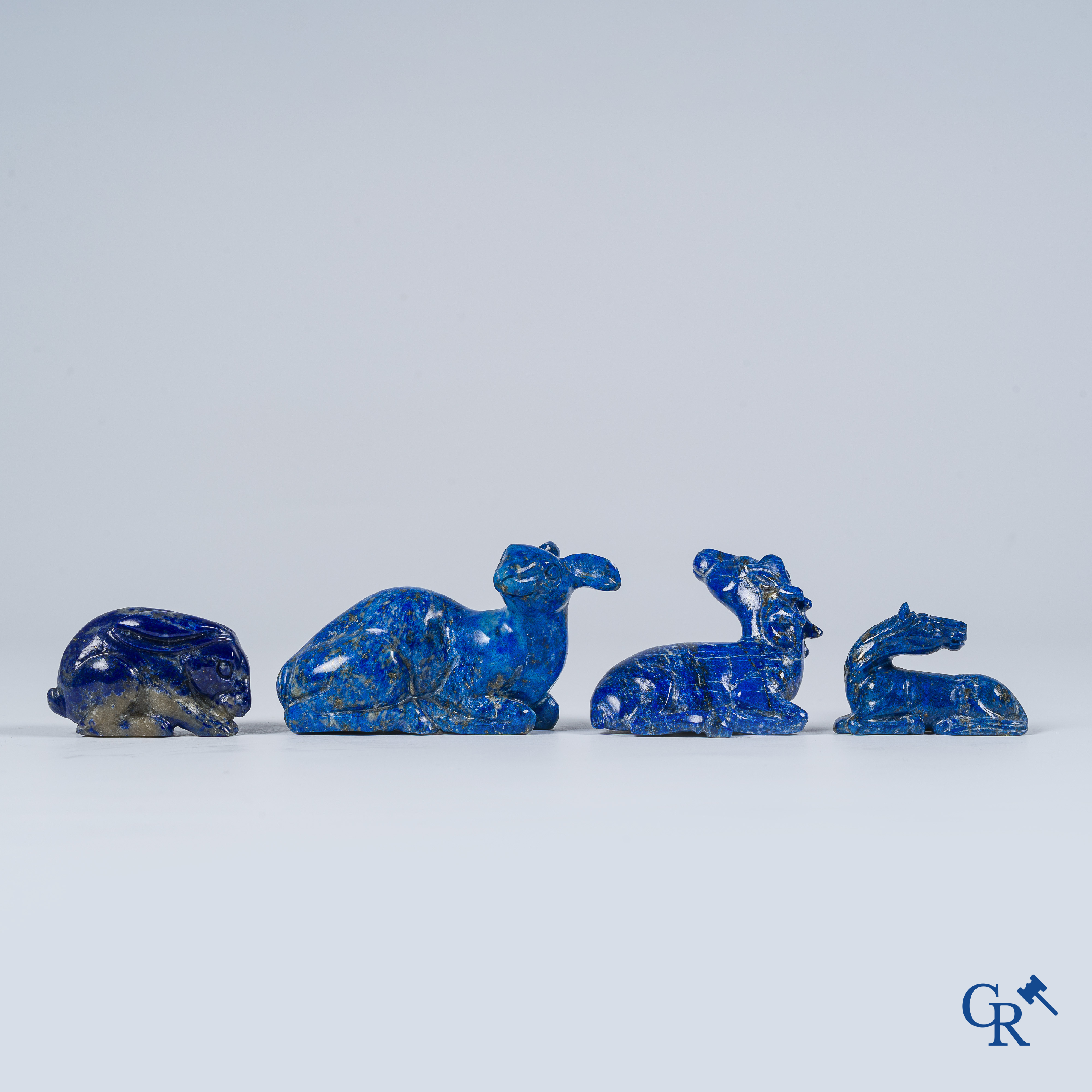 Aziatica. China. Diverse dierenfiguren in Lapis Lazulli. Een paard, 2 herten en een konijn.