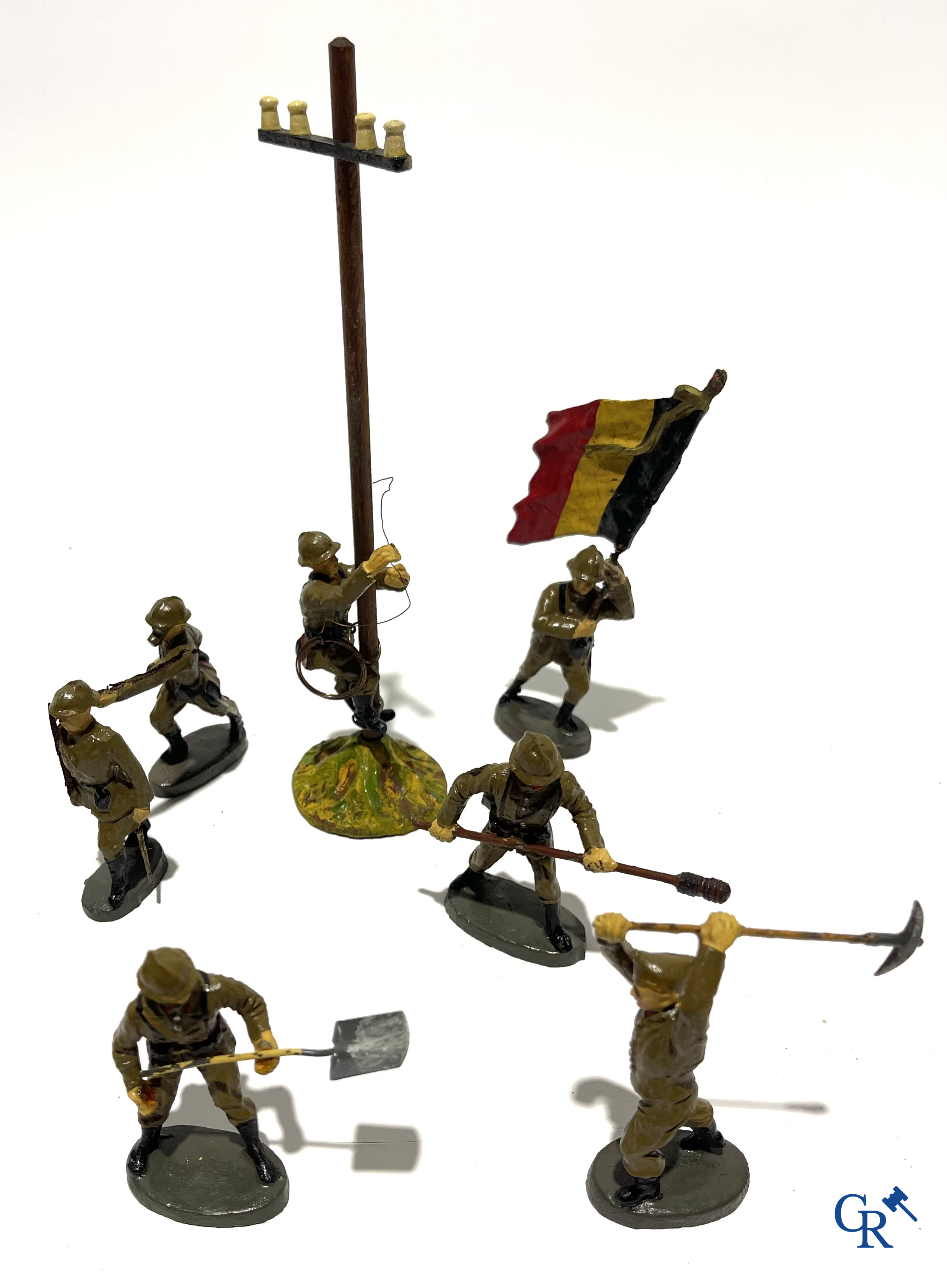 Oud Speelgoed. Uitzonderlijk goed bewaard lot Duits militair speelgoed in blik en figuren in composiet. Jaren '30-'40.