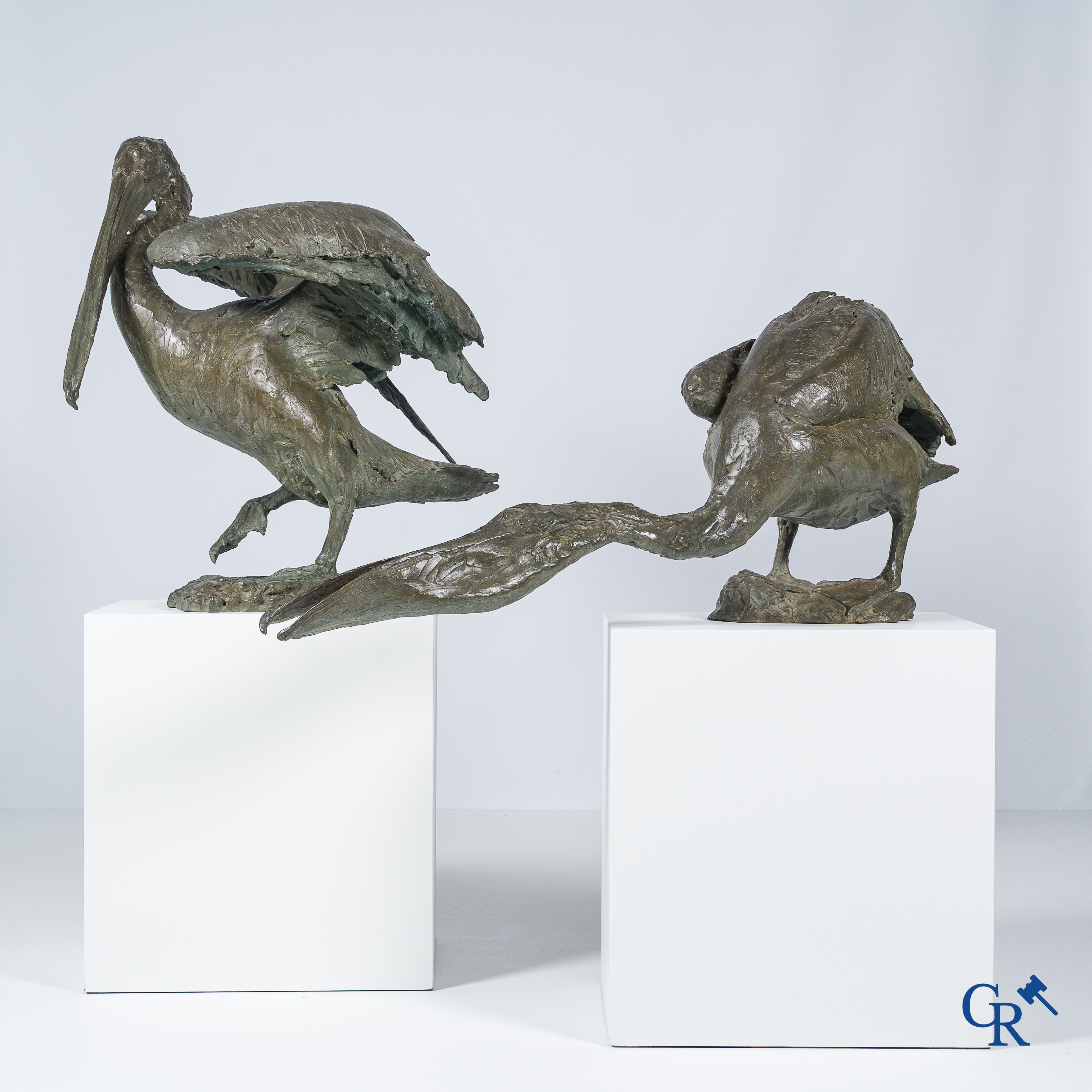 Greta Van Puyenbroeck. (1943) (*) Roze Pelikanen, 1997. Paar bronzen voorstellingen van pelikanen.