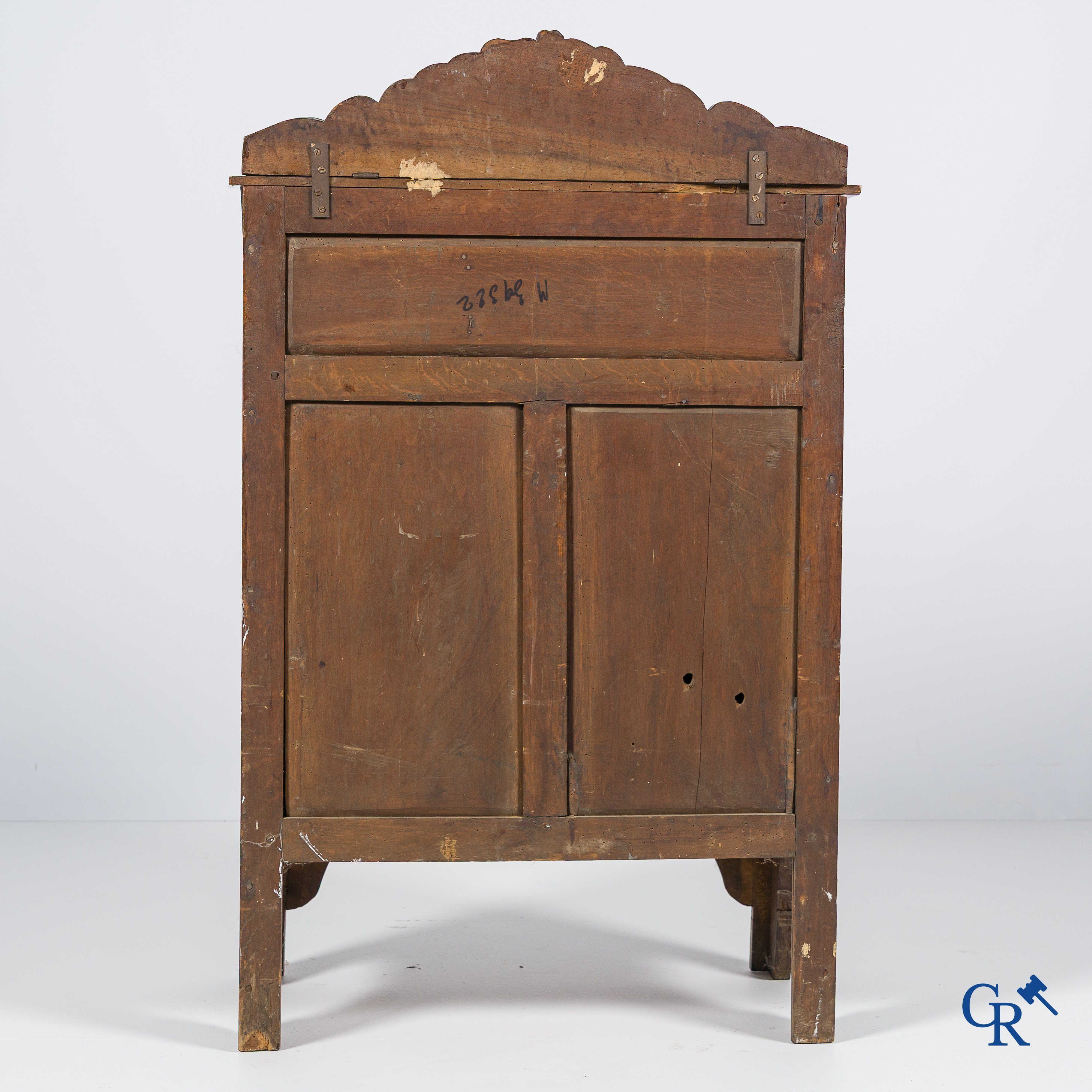 Hout gesculpteerde secretaire met drakenmotief. Eind 19e eeuw.