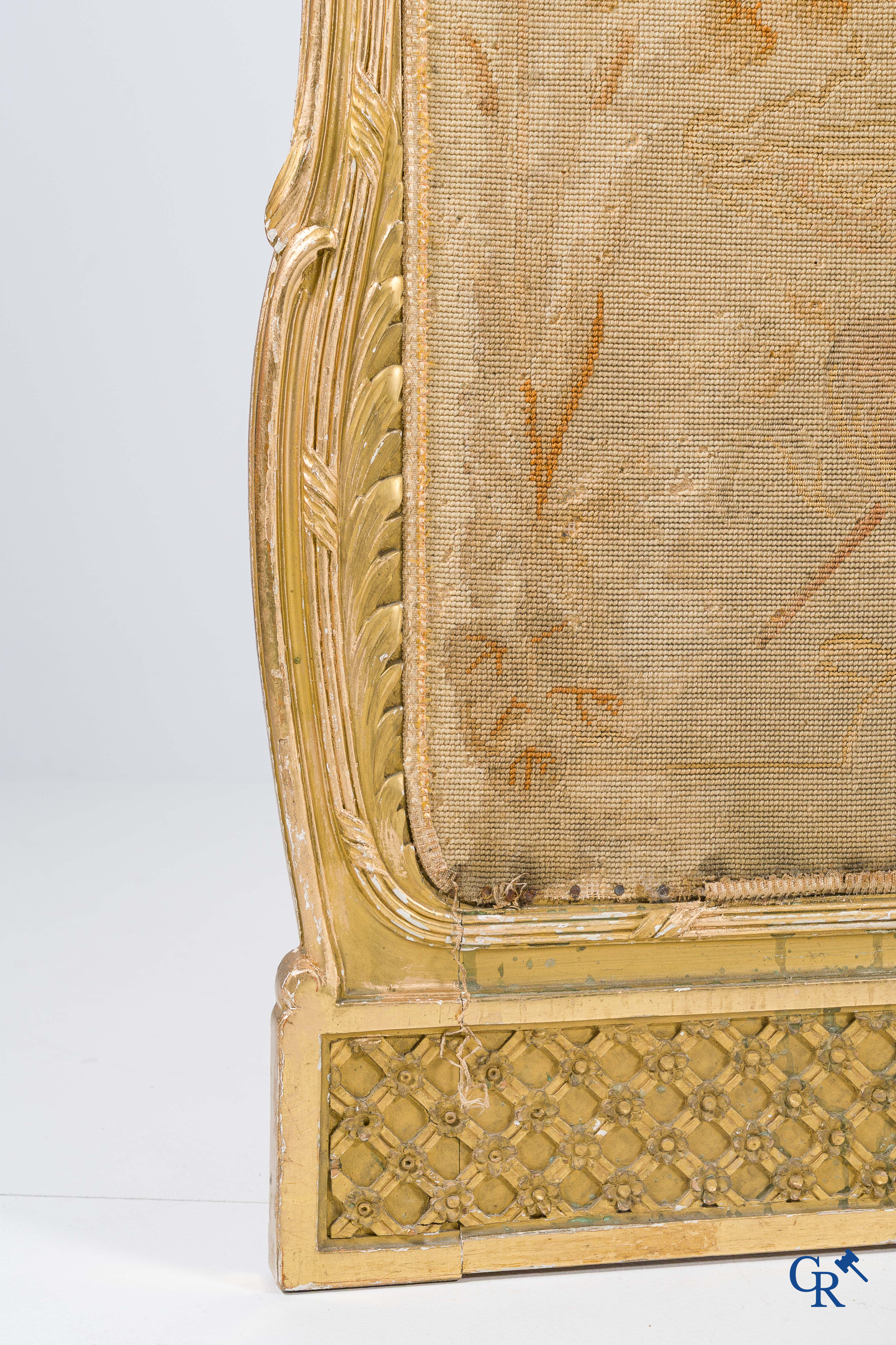3-piece room divider in finely carved and gilded wood decorated with broderie. LXV style, circa 1900.