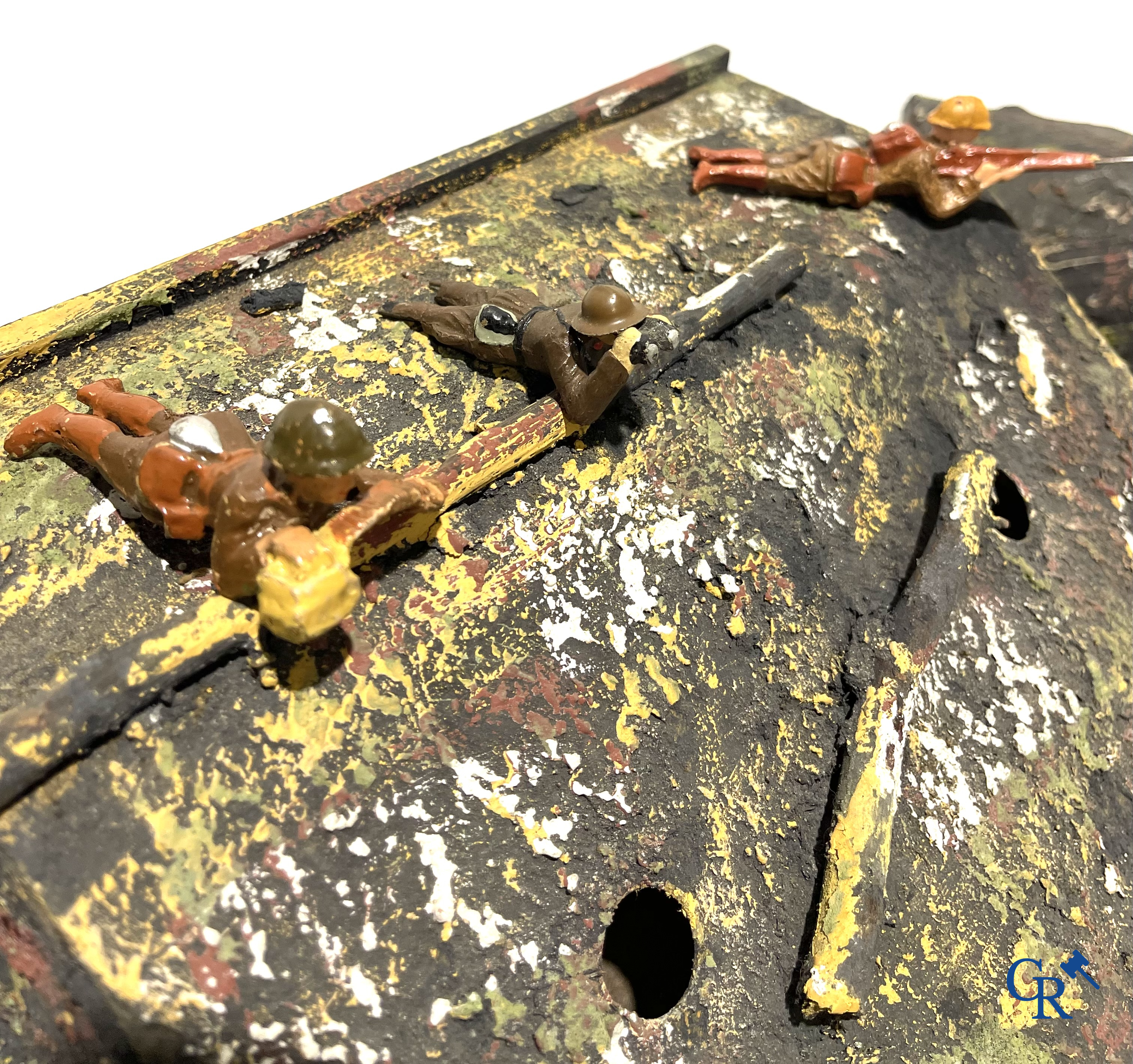 Groot lot militair speelgoed. Gamma tanks, figuren in composiet, bunkers, loopgraven, veldhospitaal, enz. Jaren '30-'40.