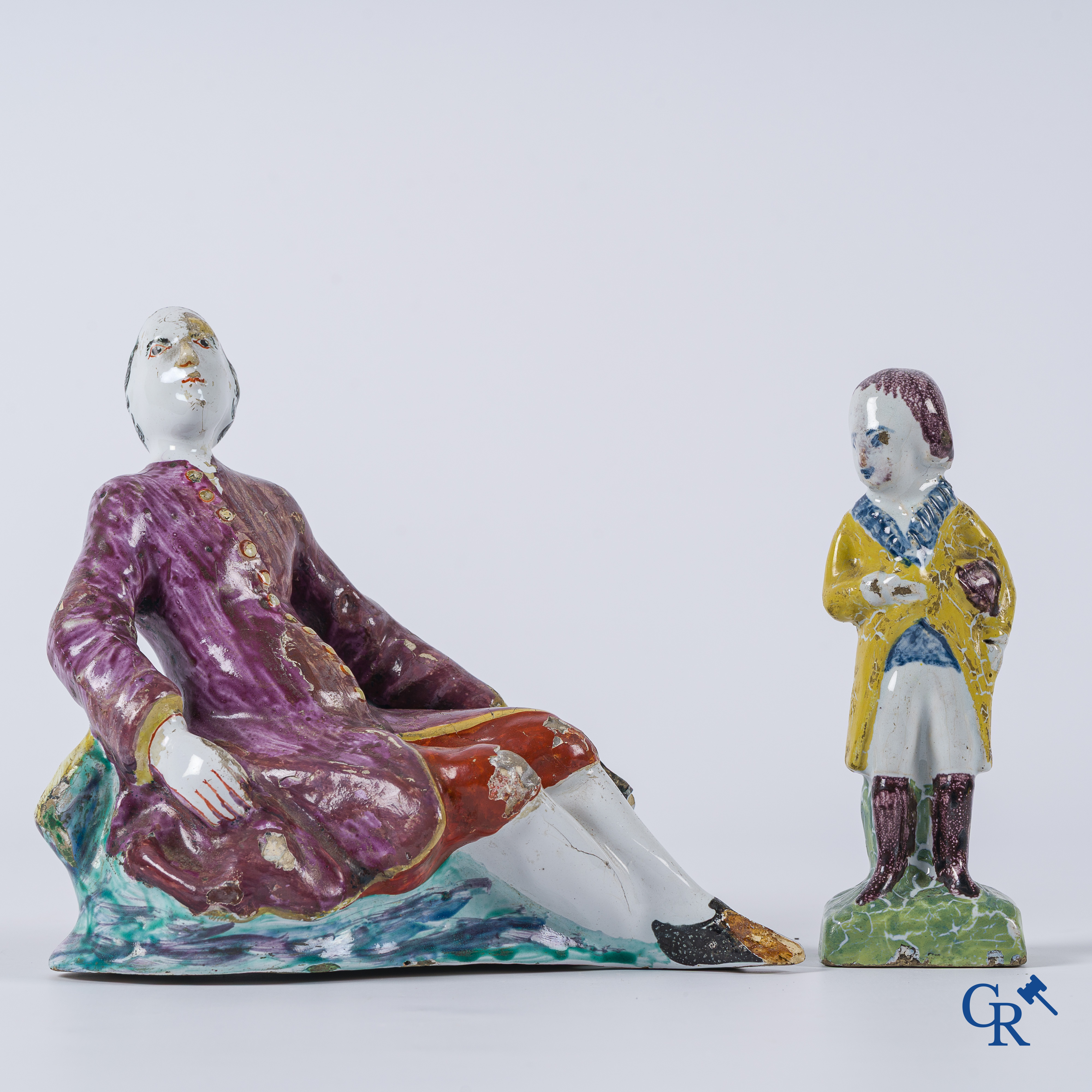 Aardewerk. 2 vormstukken in 18e eeuwse faience, vermoedelijk Holland, Delft.