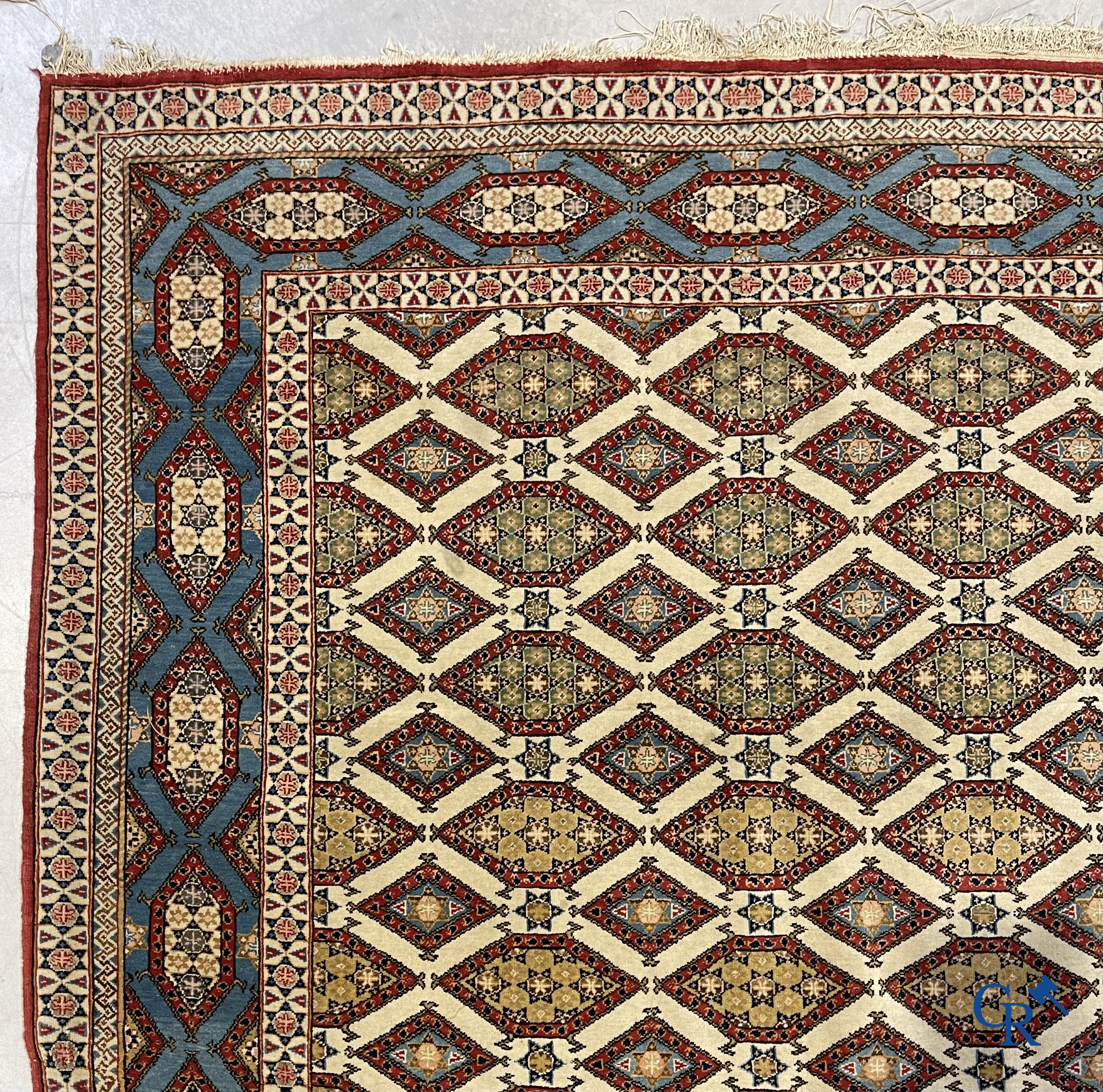 Oosterse tapijten. Ghoum. Perzisch tapijt met geometrische motieven. Zijde en wol.