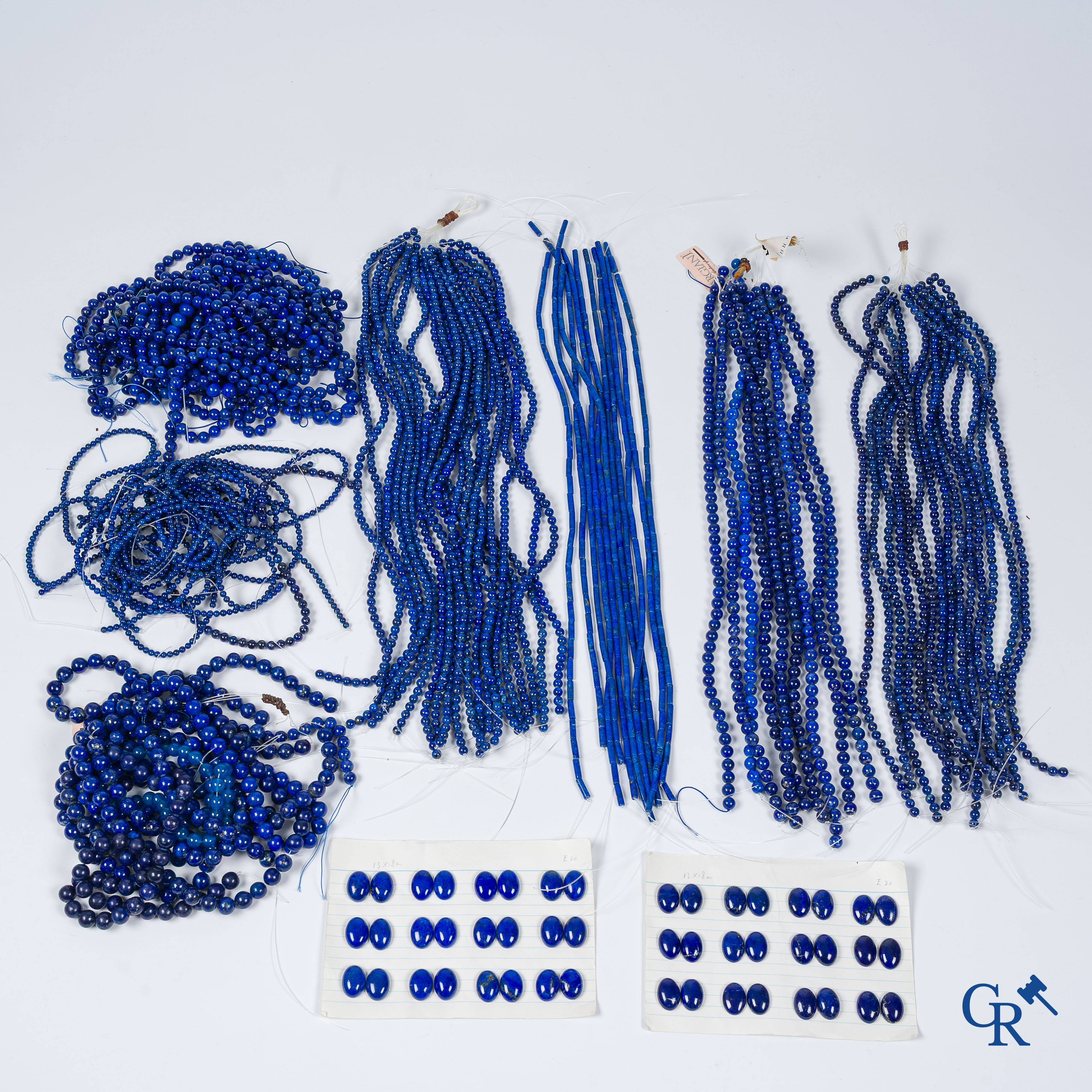 Juwelen. Groot lot met Lapis Lazulli parels.