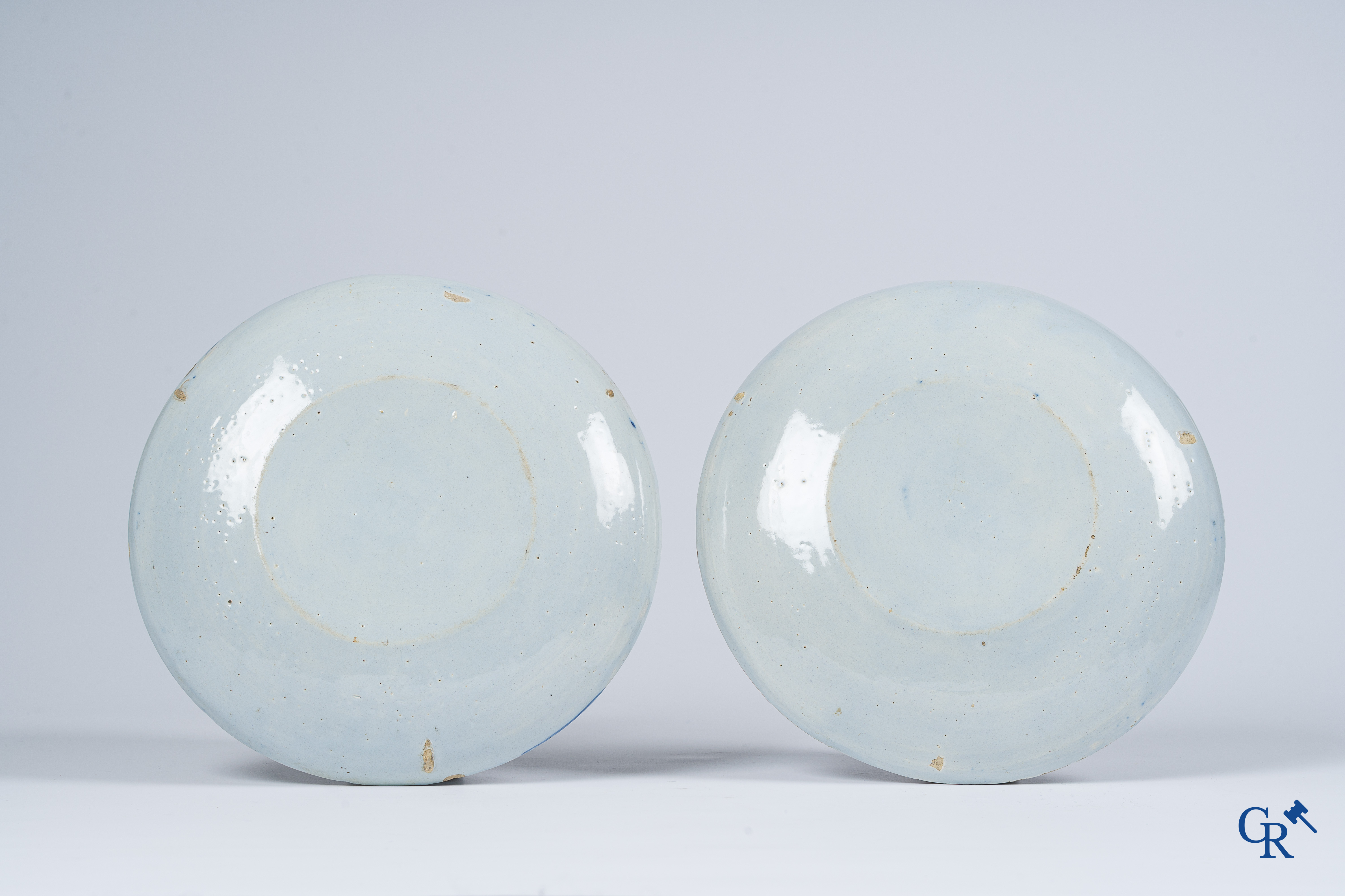 Earthenware. Pair of 18th century plates in Delft pottery.