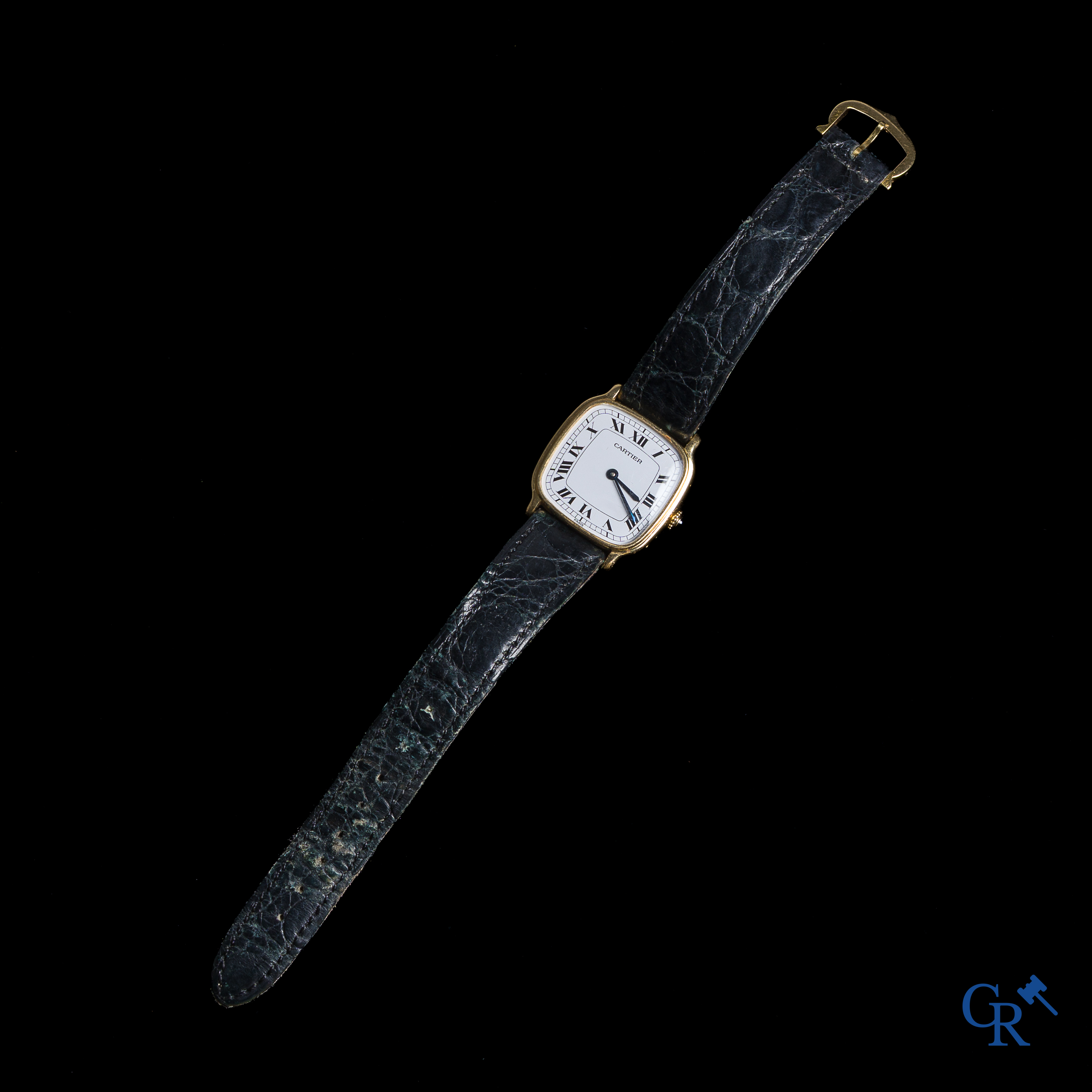Cartier, Paris. Een geelgouden dames polshorloge met wit geëmailleerde wijzerplaat. Chambord. Circa 1970.