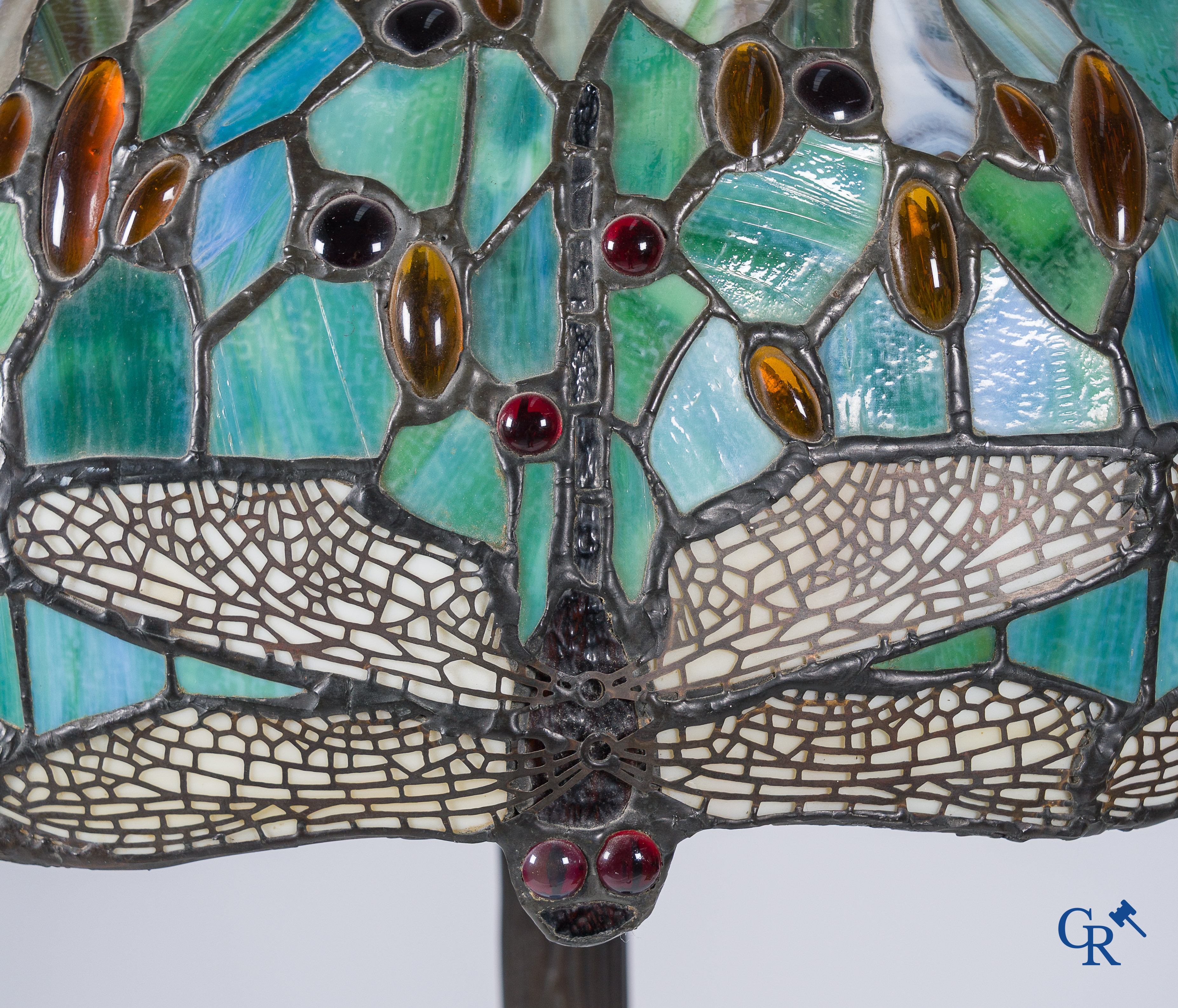Staande lamp in brons en glas in lood met libellules. Tiffany stijl. 20ste eeuw.