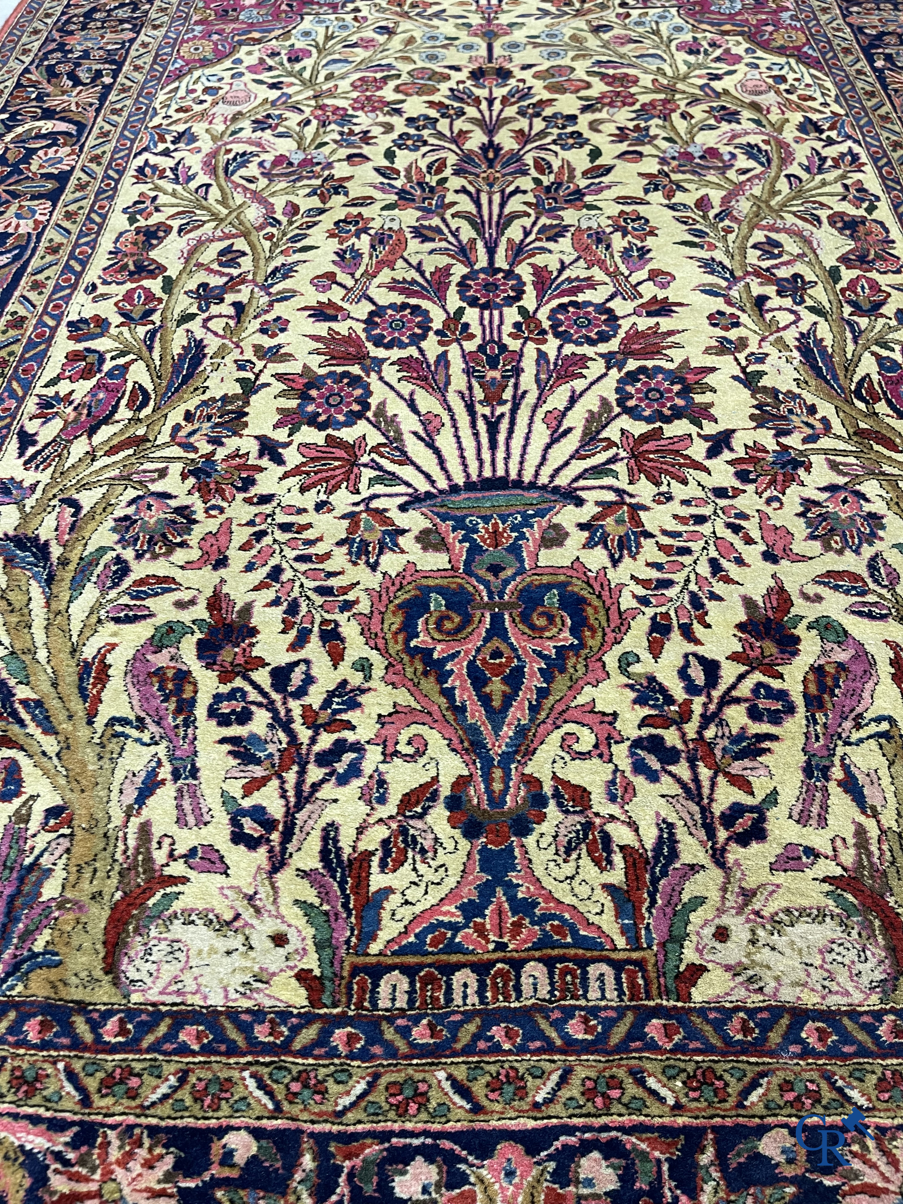 Tapis d'orient. Kashan. Tapis persan antique en soie avec motif arbre de vie.