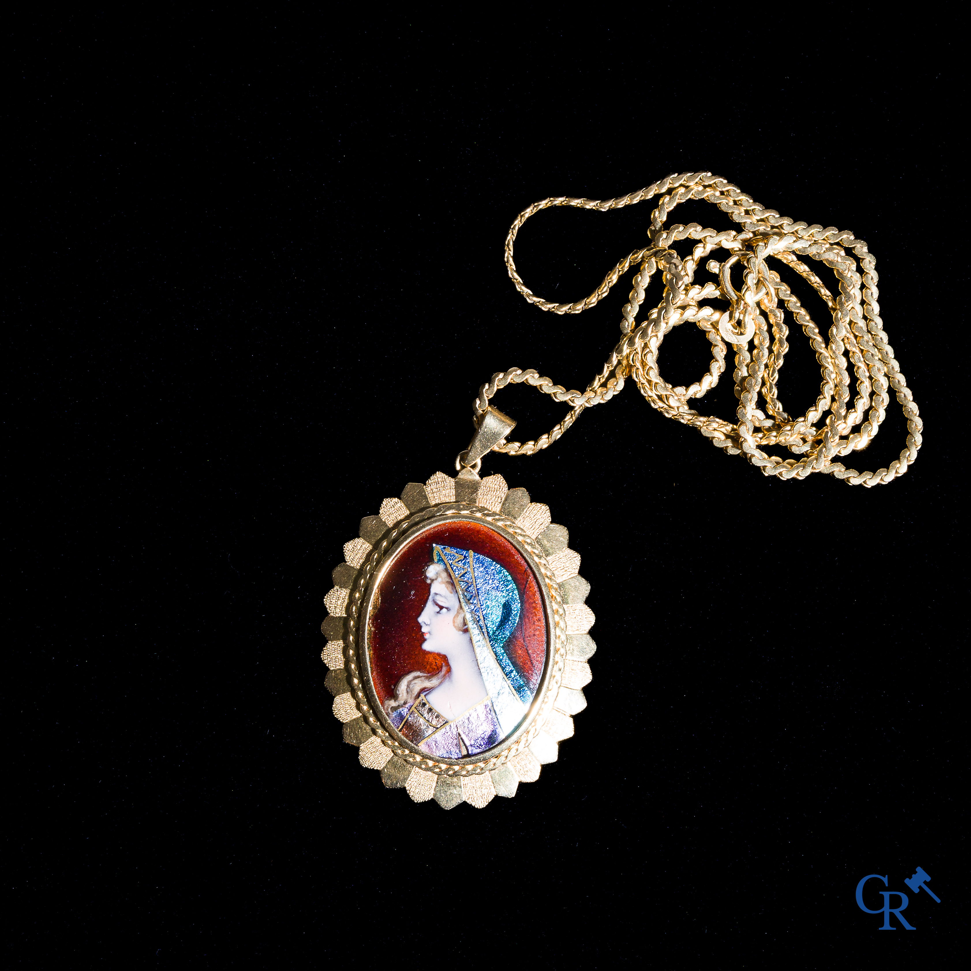 Juwelen. Halsketting en hanger in goud 750°/00 bezet met een Limoges plakket.