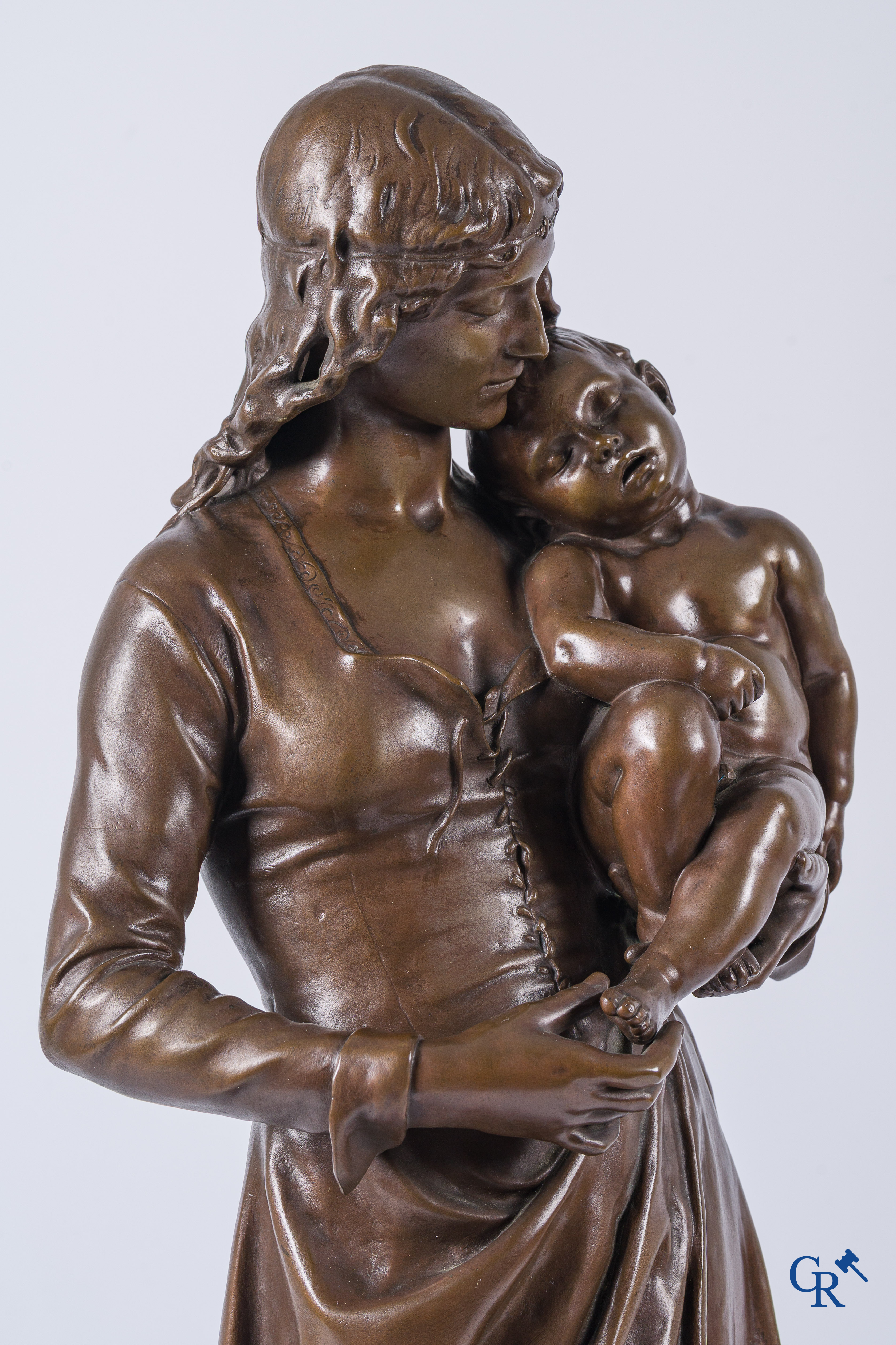 Jean Gautherin (1840-1890) en gieterij Barbedienne. Clotilde de Surville. Bronzen beeld met bruine patine.