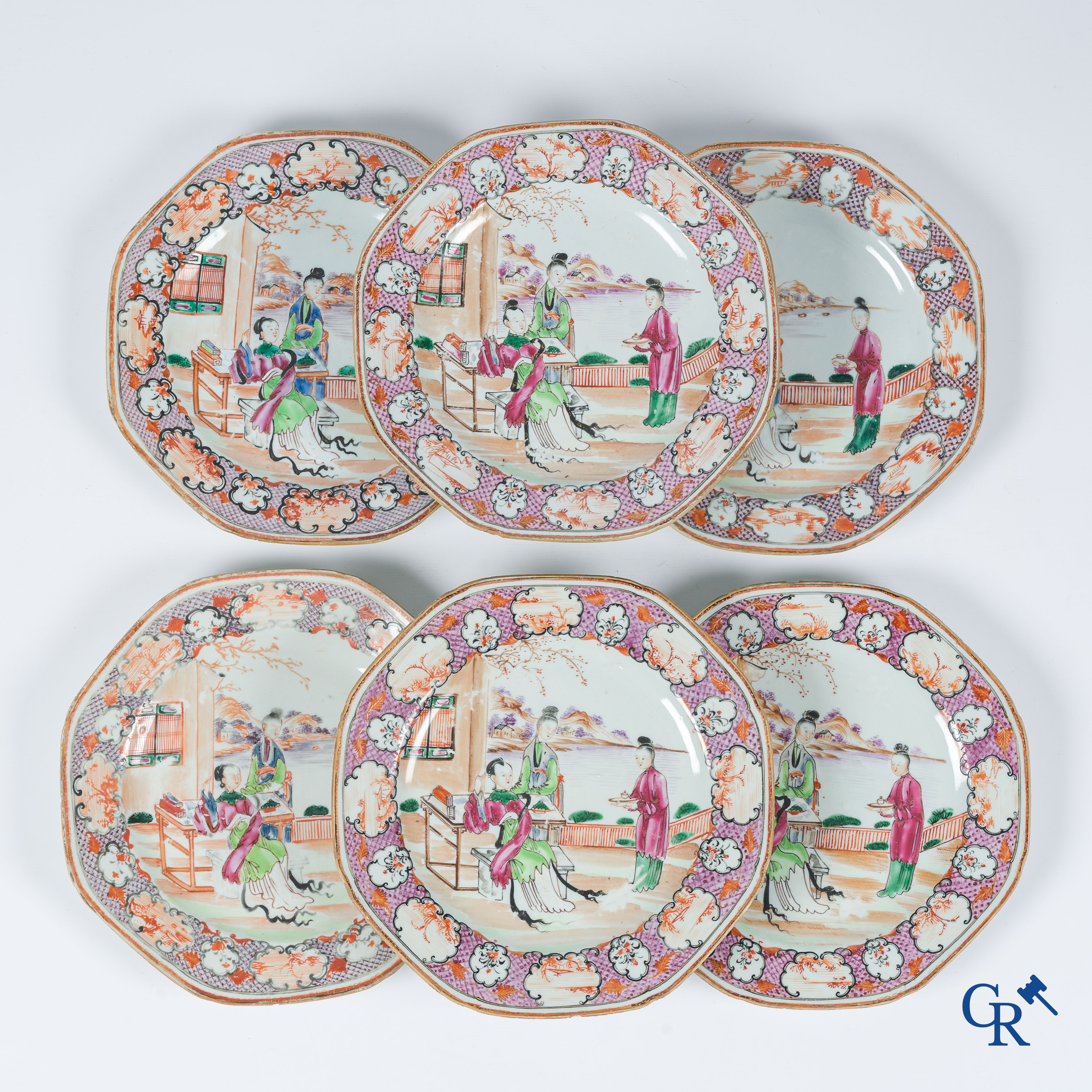 Aziatica. Chinees porselein. 6 octagonale Chinese export porselein borden met mandarijn decor. Qianlong periode.