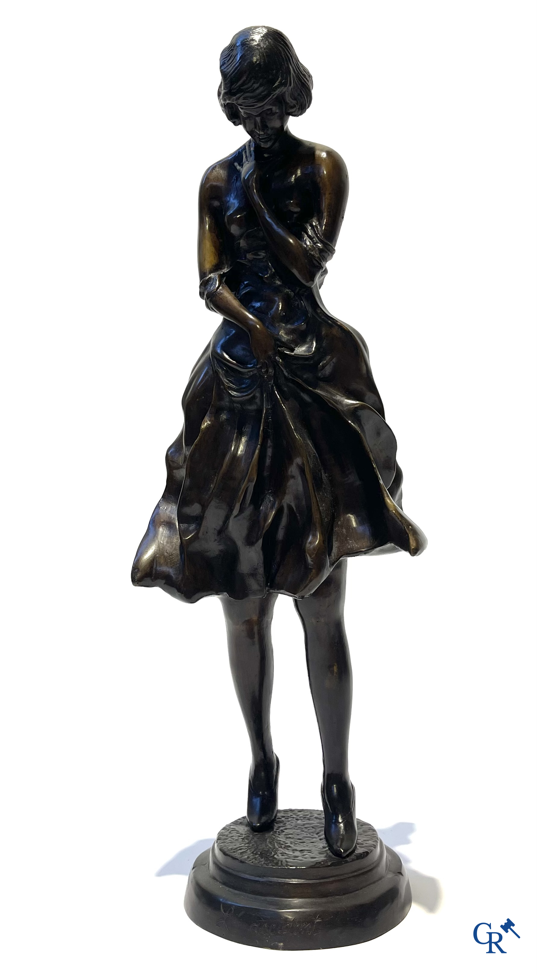 Kavel van 3 bronzen beelden (postuum) Meisje met bloemen, cupido naar Auguste Moreau en vrouw in Art Deco stijl.