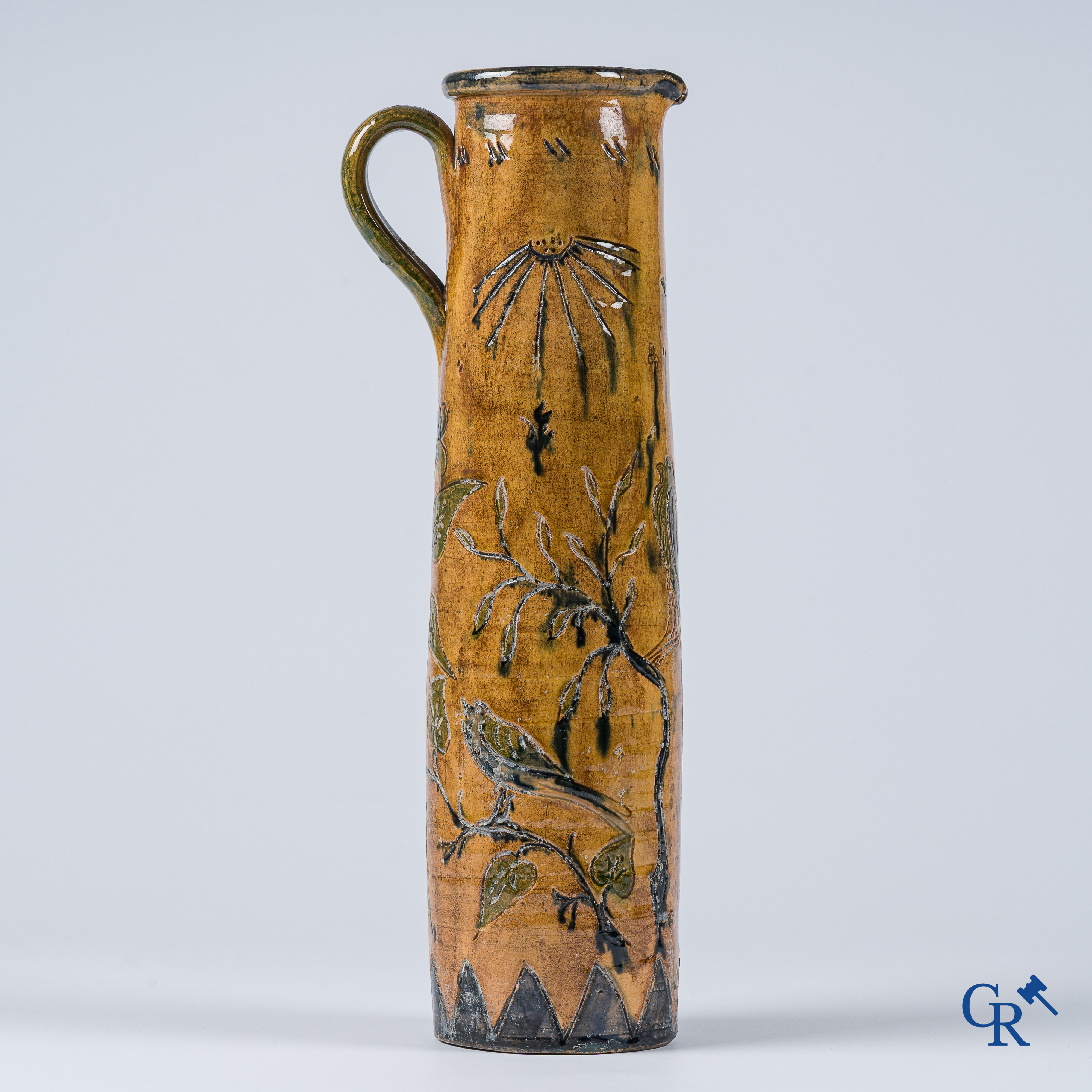 Vlaams aardewerk. Ateliers Bourgoignie te Bredene. Zogenaamde "Lange Nelle" Art Nouveau vaas. Circa 1900.