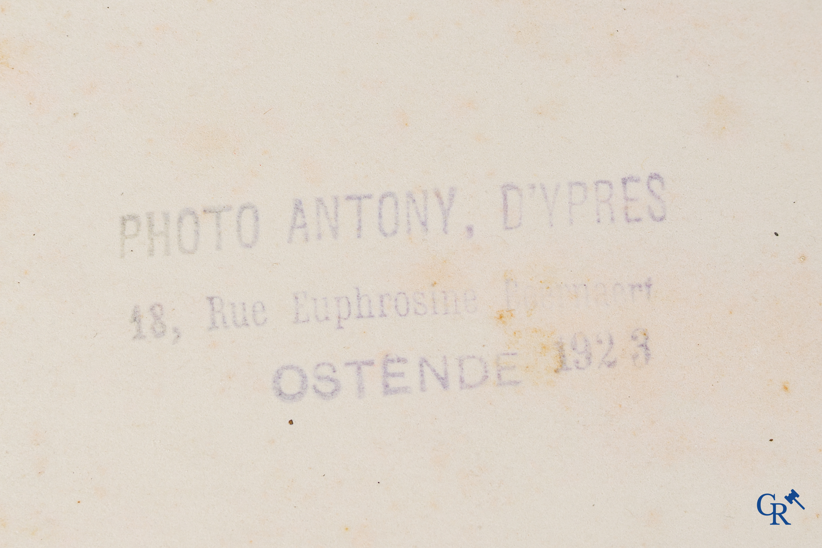 Fotografie. Maurice Antony (Ieper 1883 - Oostende 1963) Interessante foto van het huis van de familie Antony te Ieper.