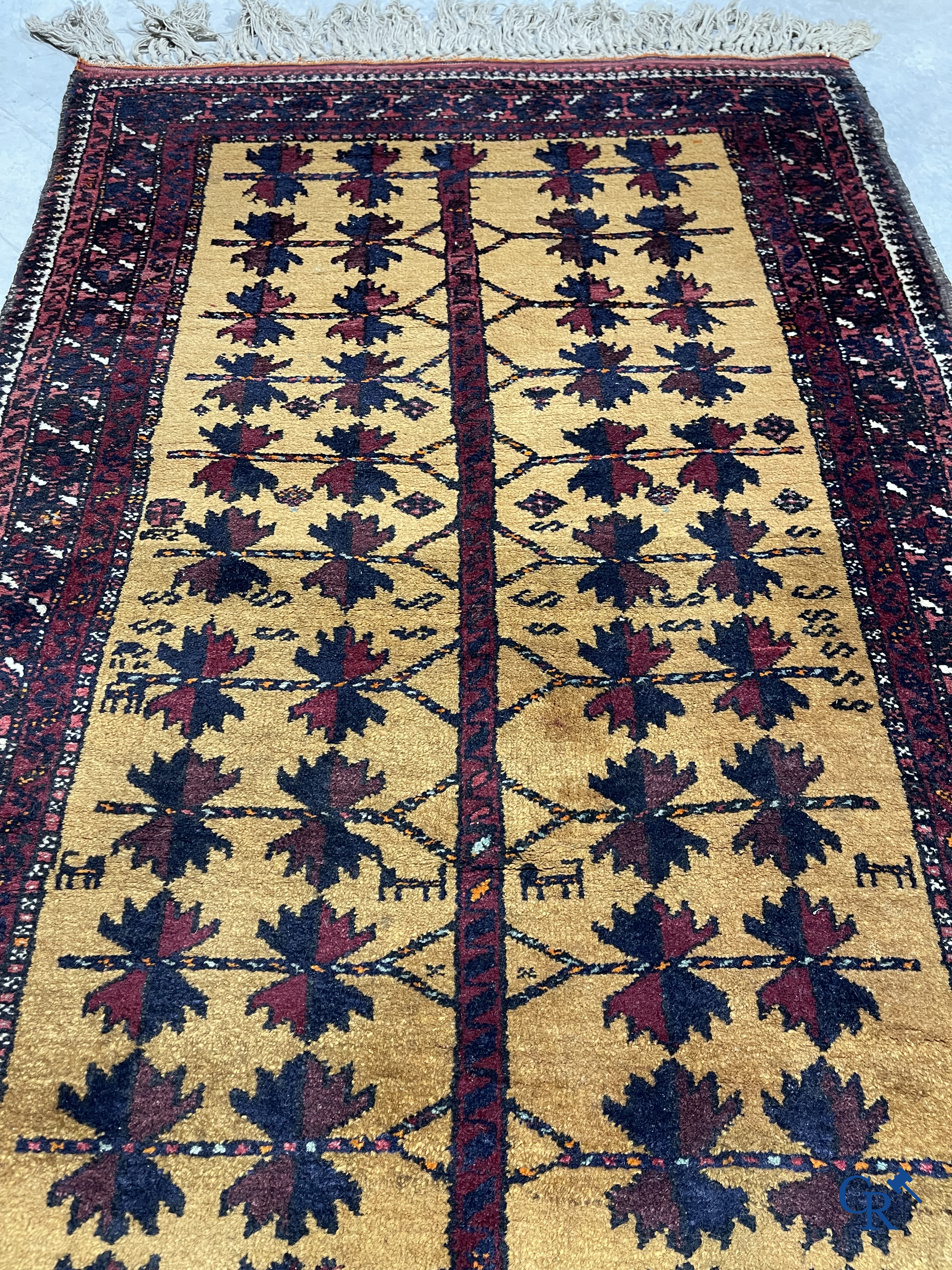 Oosterse tapijten. 2 handgeknoopte Perzische tapijten.