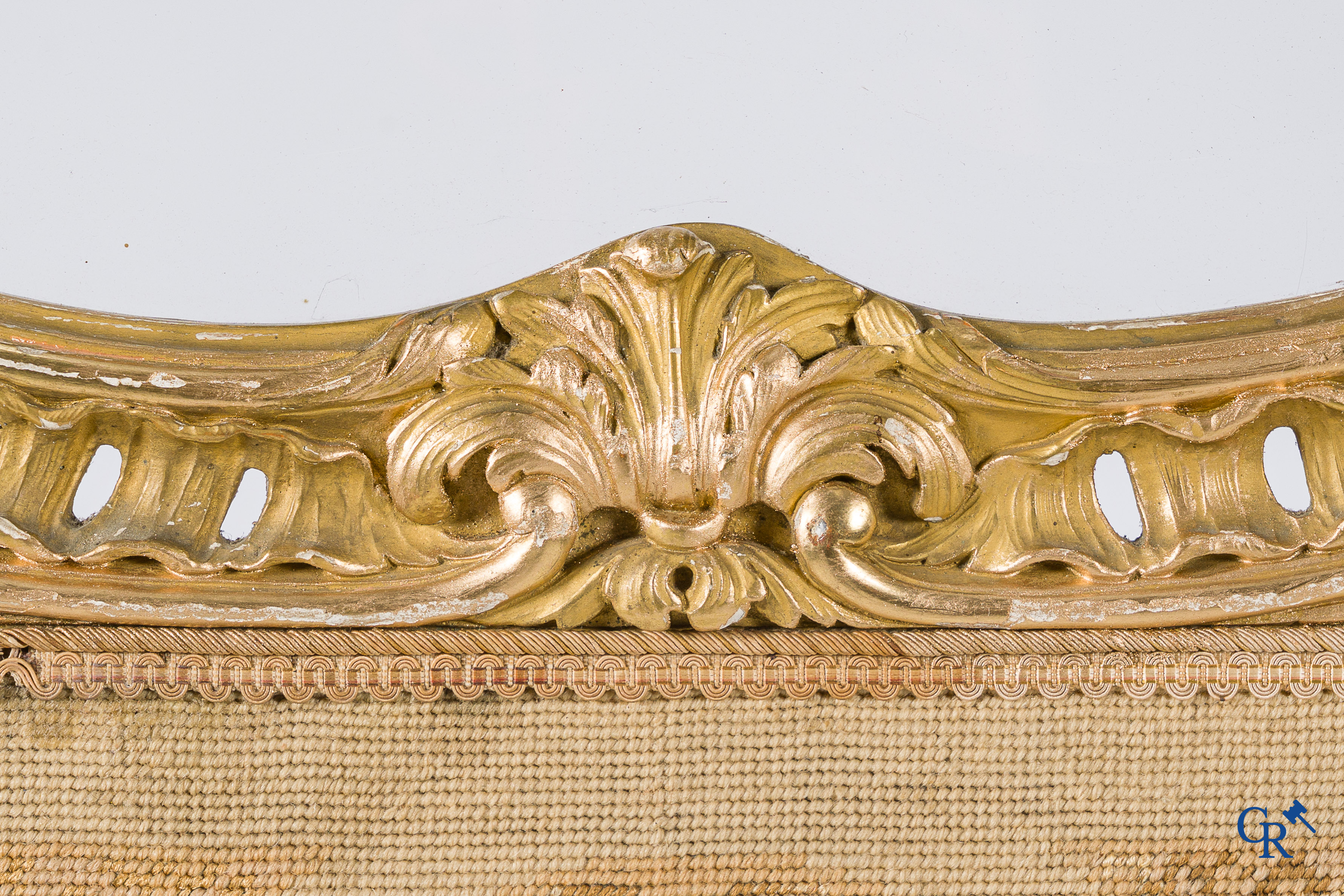 3-piece room divider in finely carved and gilded wood decorated with broderie. LXV style, circa 1900.