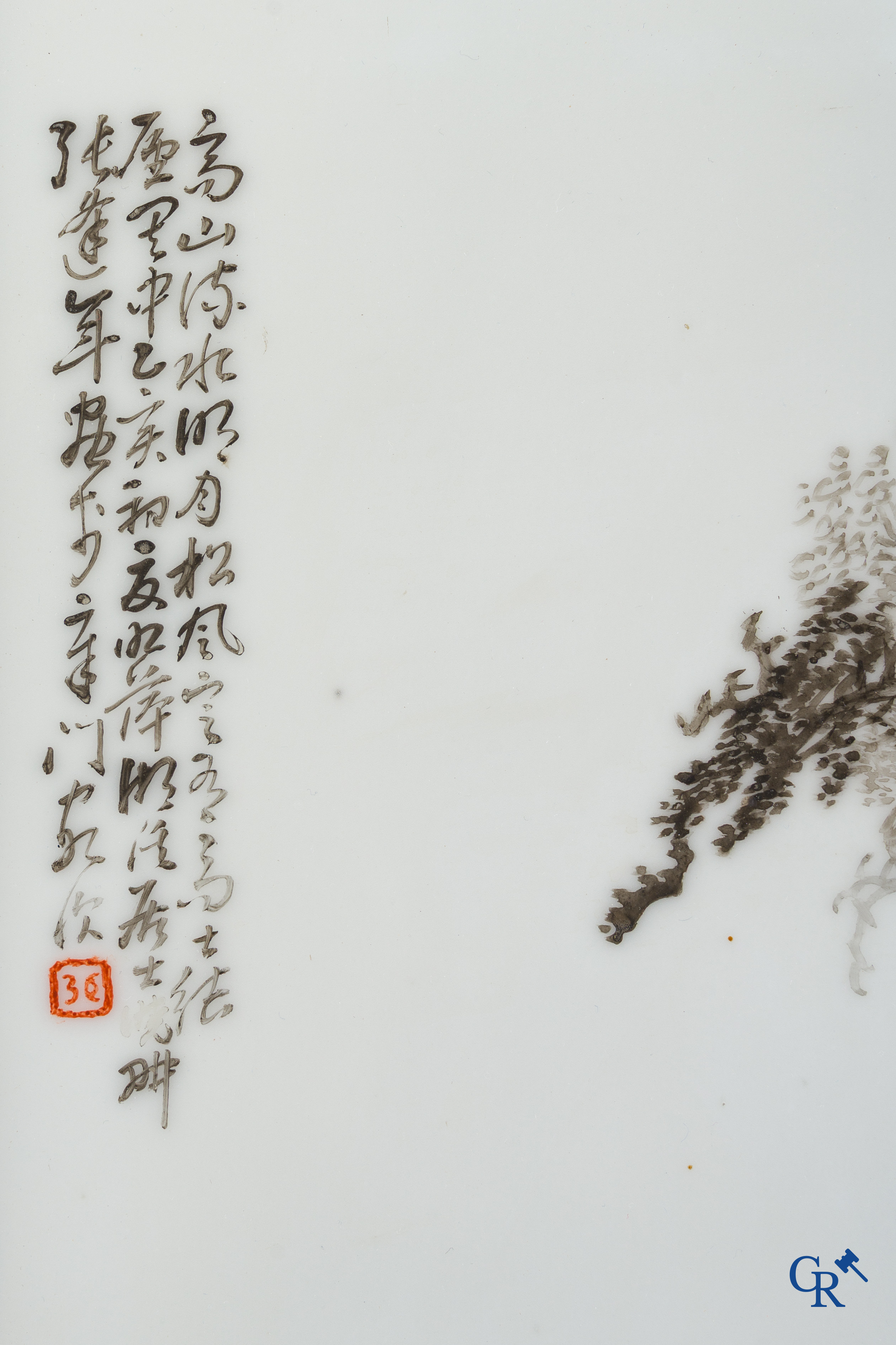 Asian Art. A large Chinese porcelain qianjang cai plaque. Signed. With old label of Galerie Stampaert in Ghent.