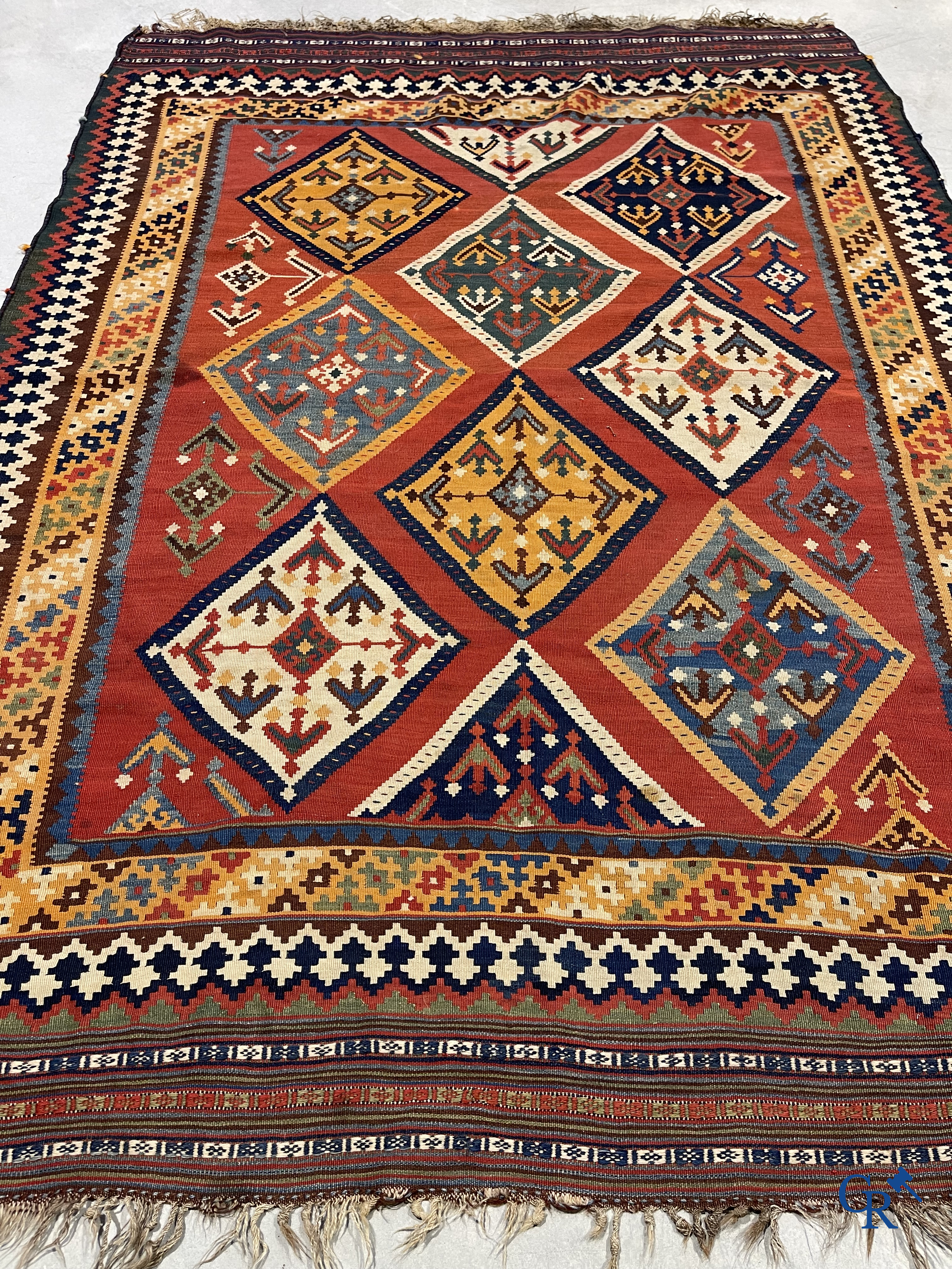 Oosterse tapijten. Handgeknoopt Perzisch tapijt. Kilim.