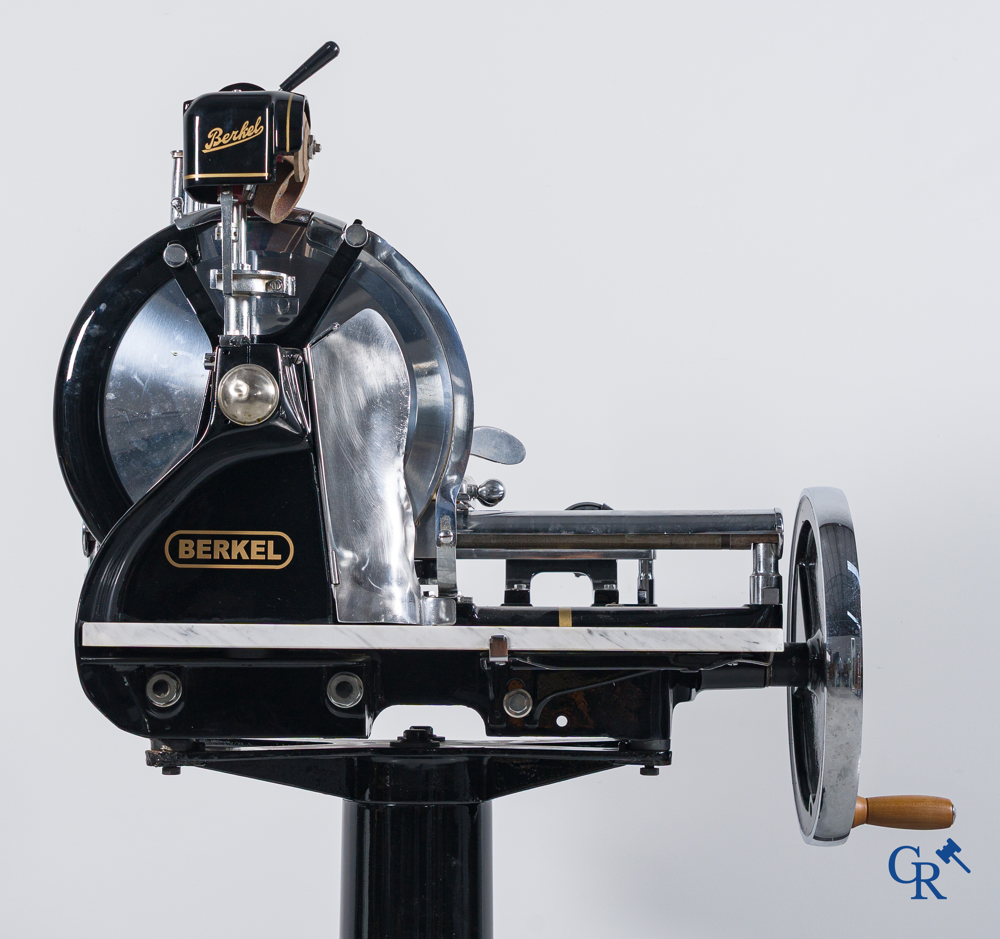 "Van Berkel's Patent" Importante Berkel VBP8, Machine à découper la viande et le fromage "Trancheuse à volant". Modèle 8 numéroté n°842948, circa 1930-1940.