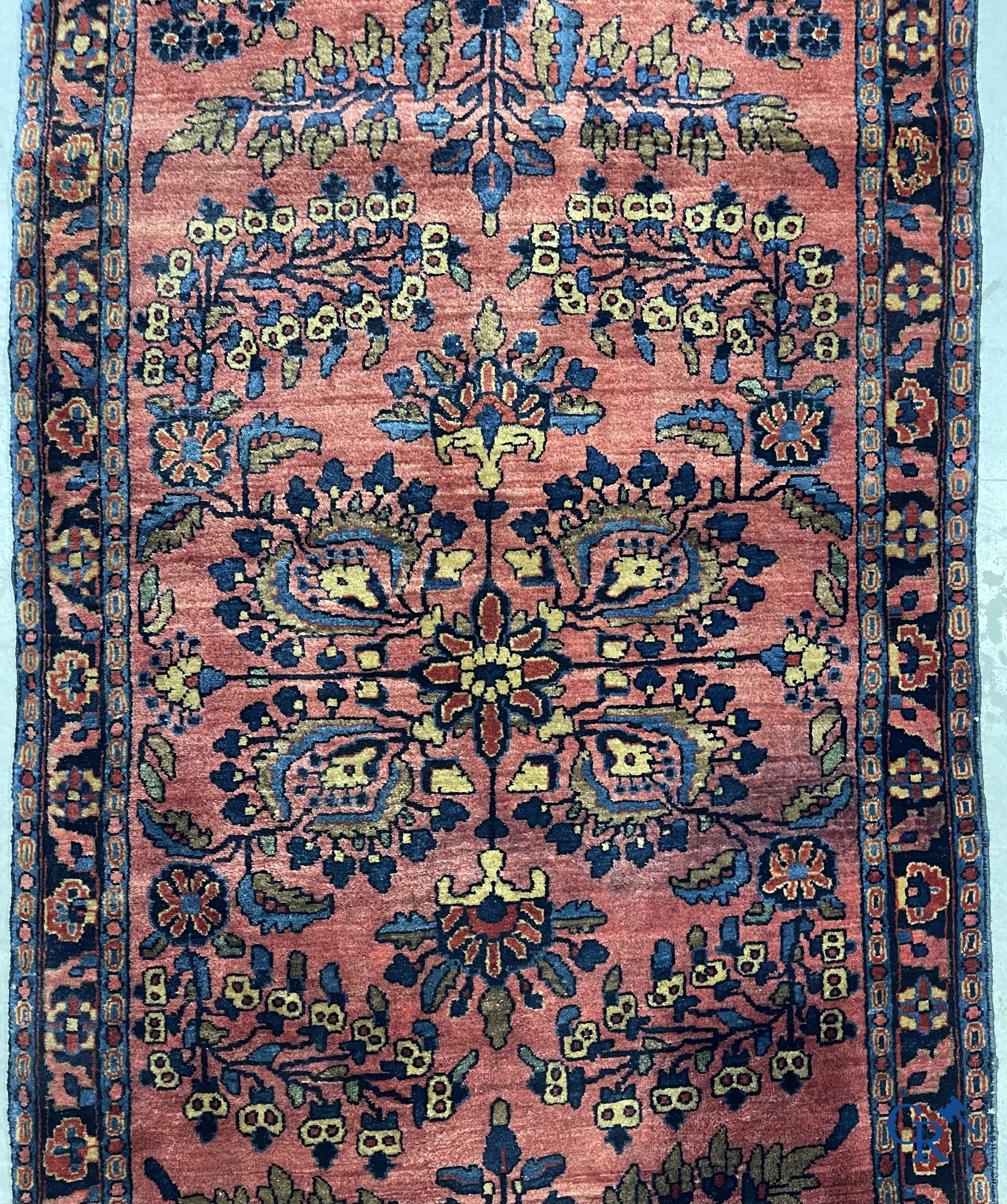 Oosterse tapijten. Sarouk. Antiek handgeknoopt Perzisch tapijt. Floraal decor. Zijde en wol.