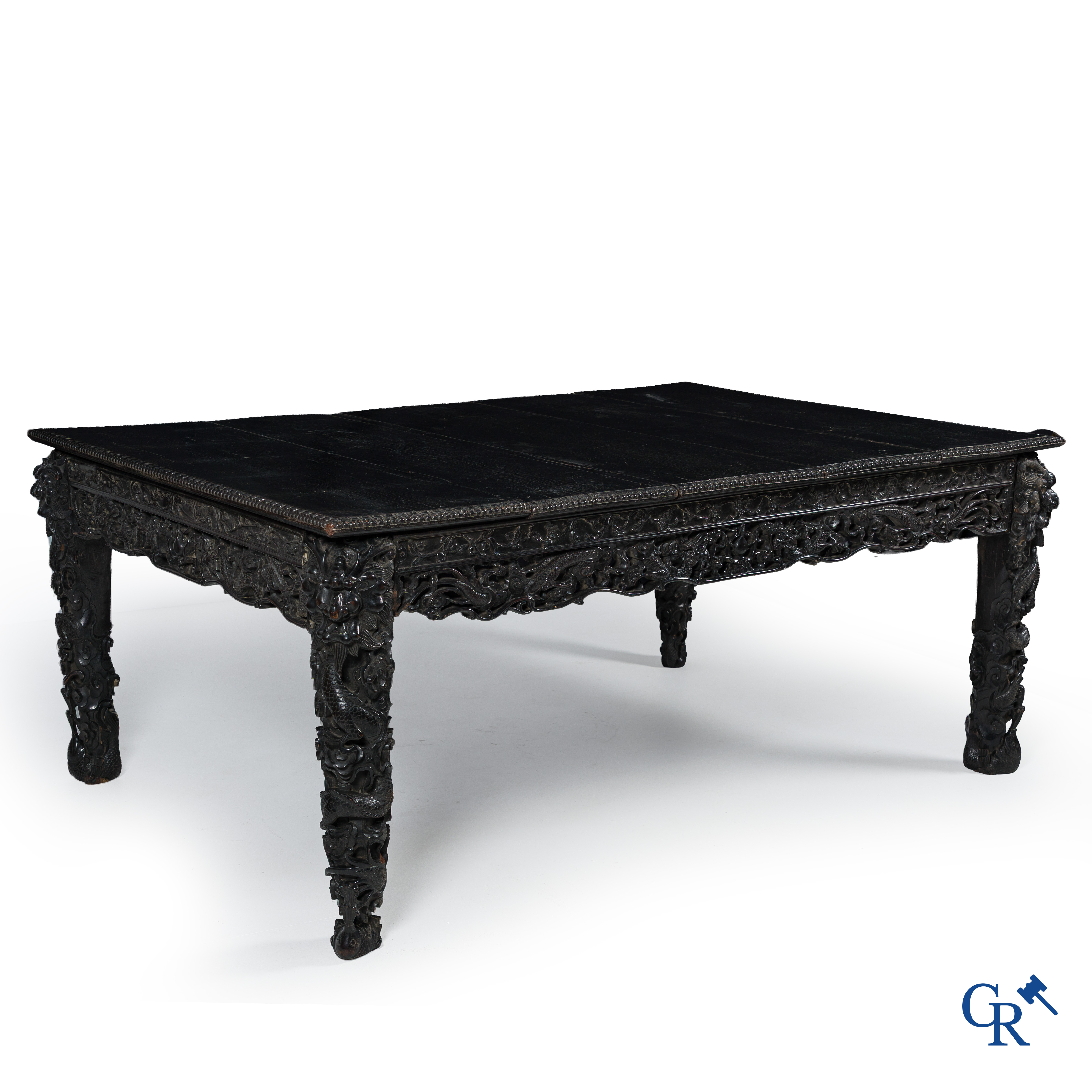 Aziatica. China. Imposante gesculpteerde Hongmu draken tafel. Qing Dynastie.