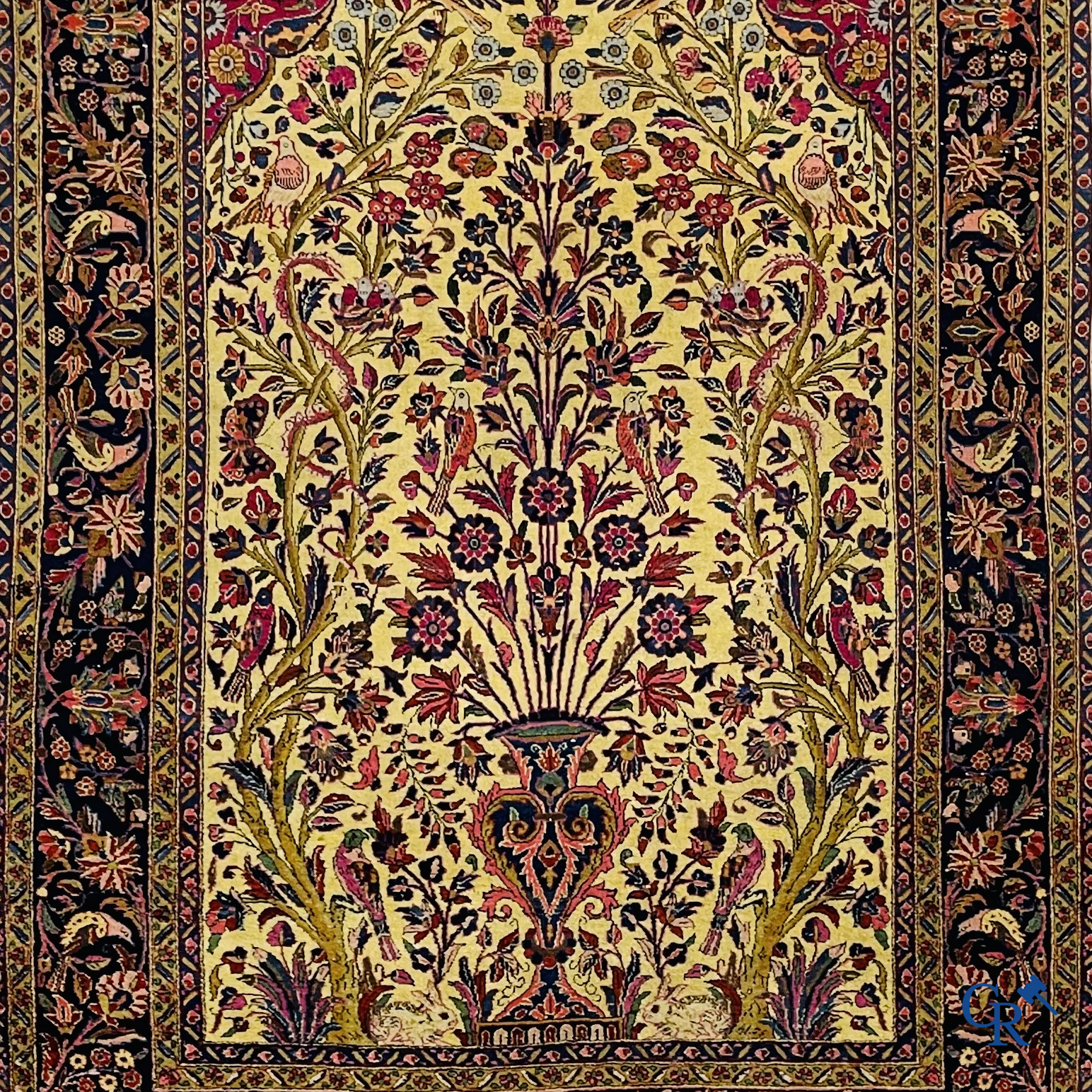 Oosterse tapijten. Kashan. Antiek Perzisch tapijt in zijde met levensboom motief.