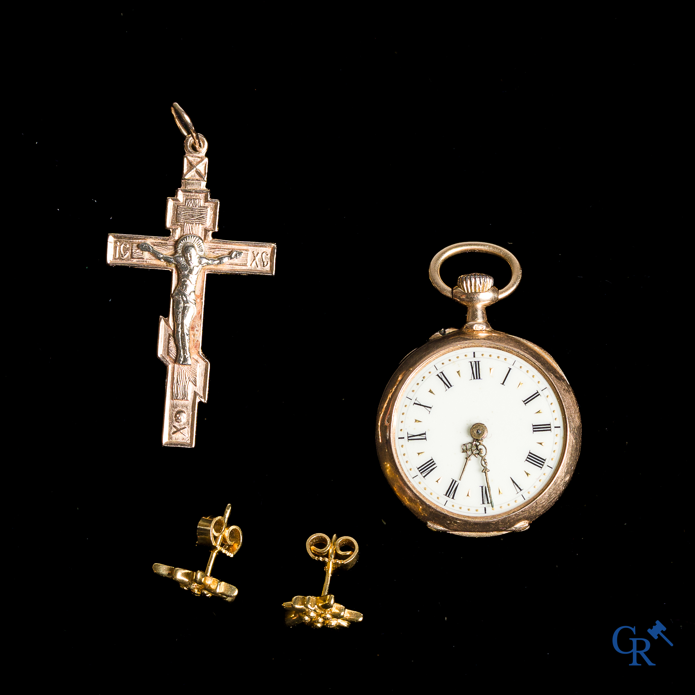 Kavel met een zakhorloge 750°/00, een kruis en oorringen in goud 585°/00, zilver juwelen en 2 zakhorloges.