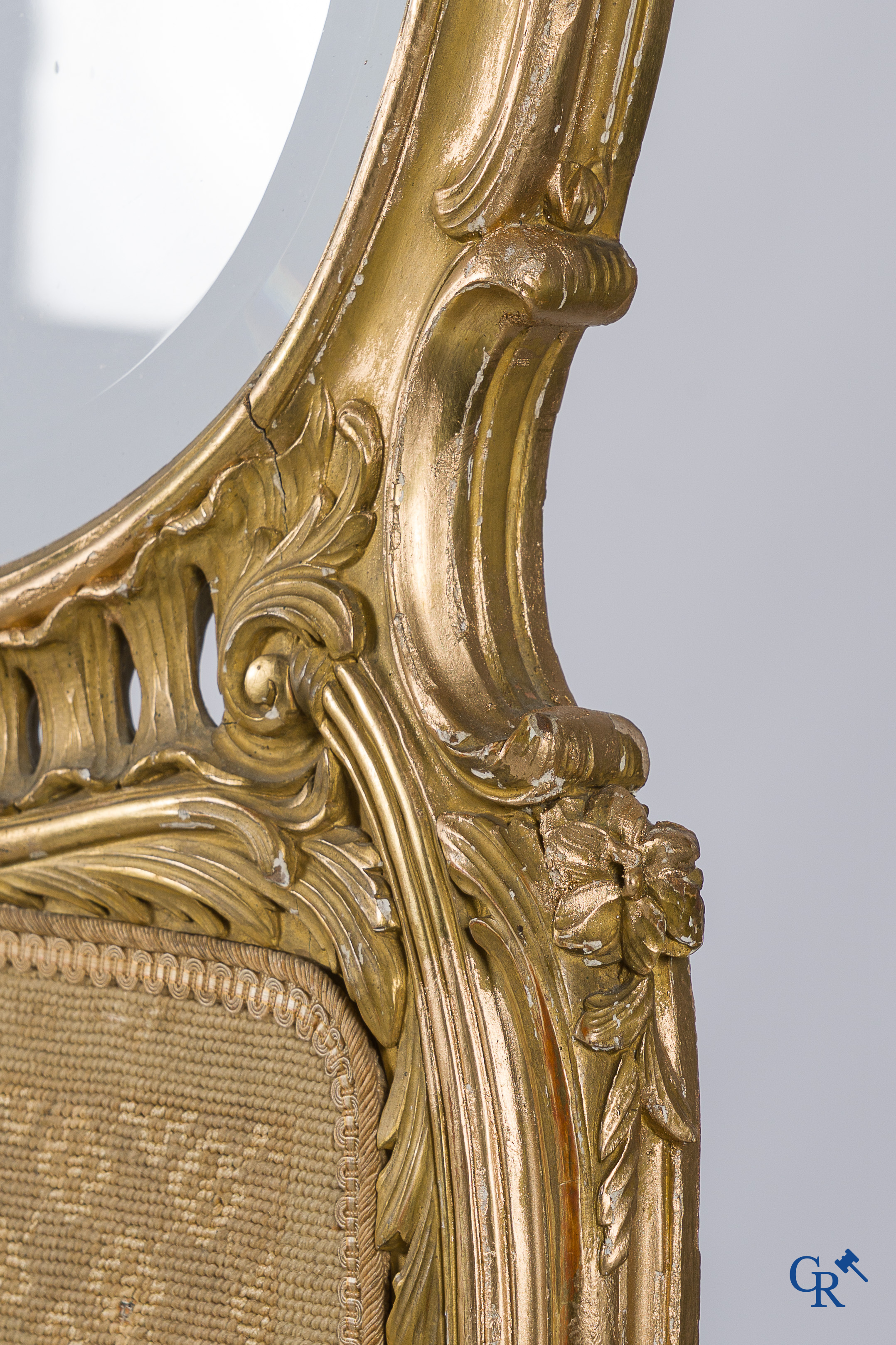 3-piece room divider in finely carved and gilded wood decorated with broderie. LXV style, circa 1900.