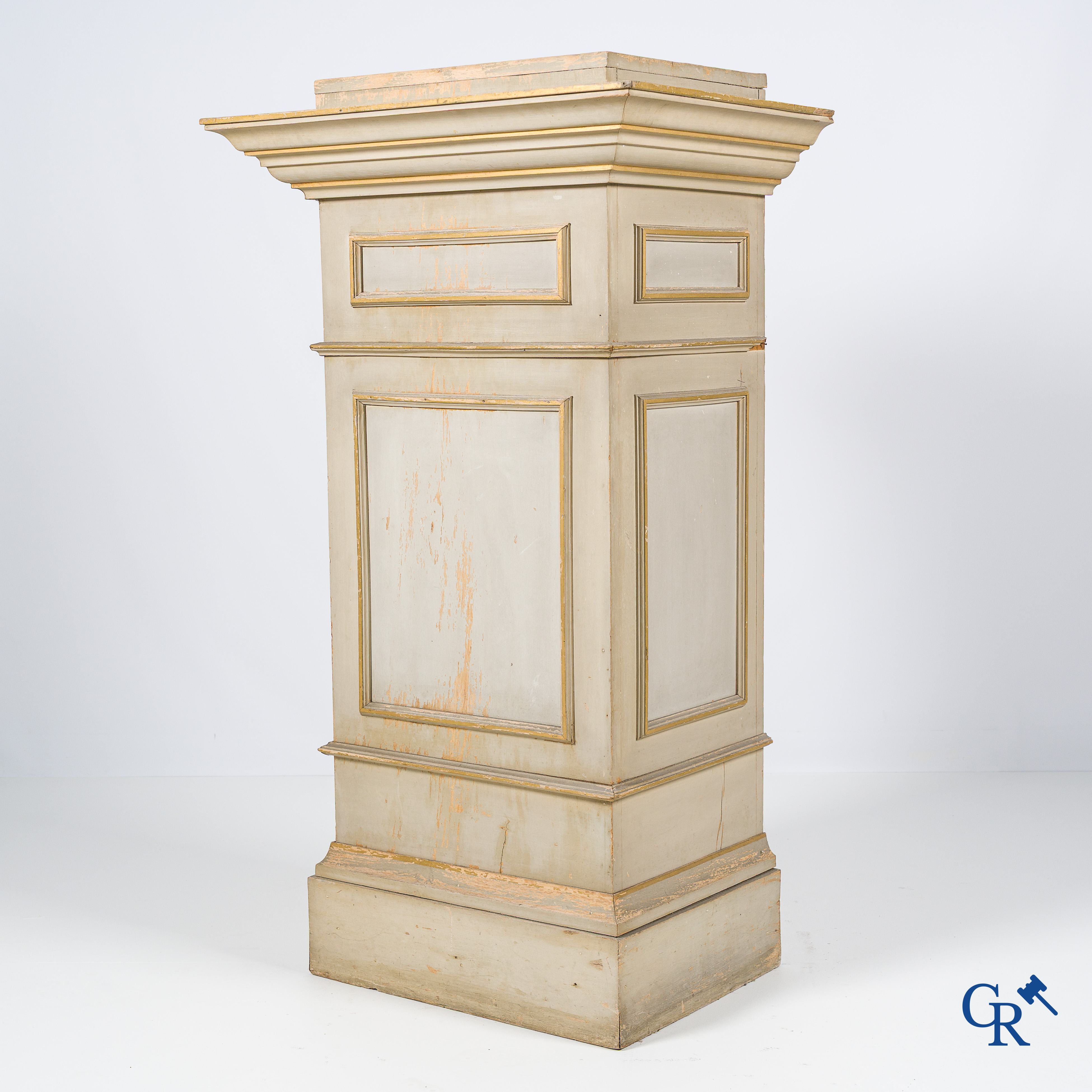 Large pedestal in patinated wood, circa 1900.