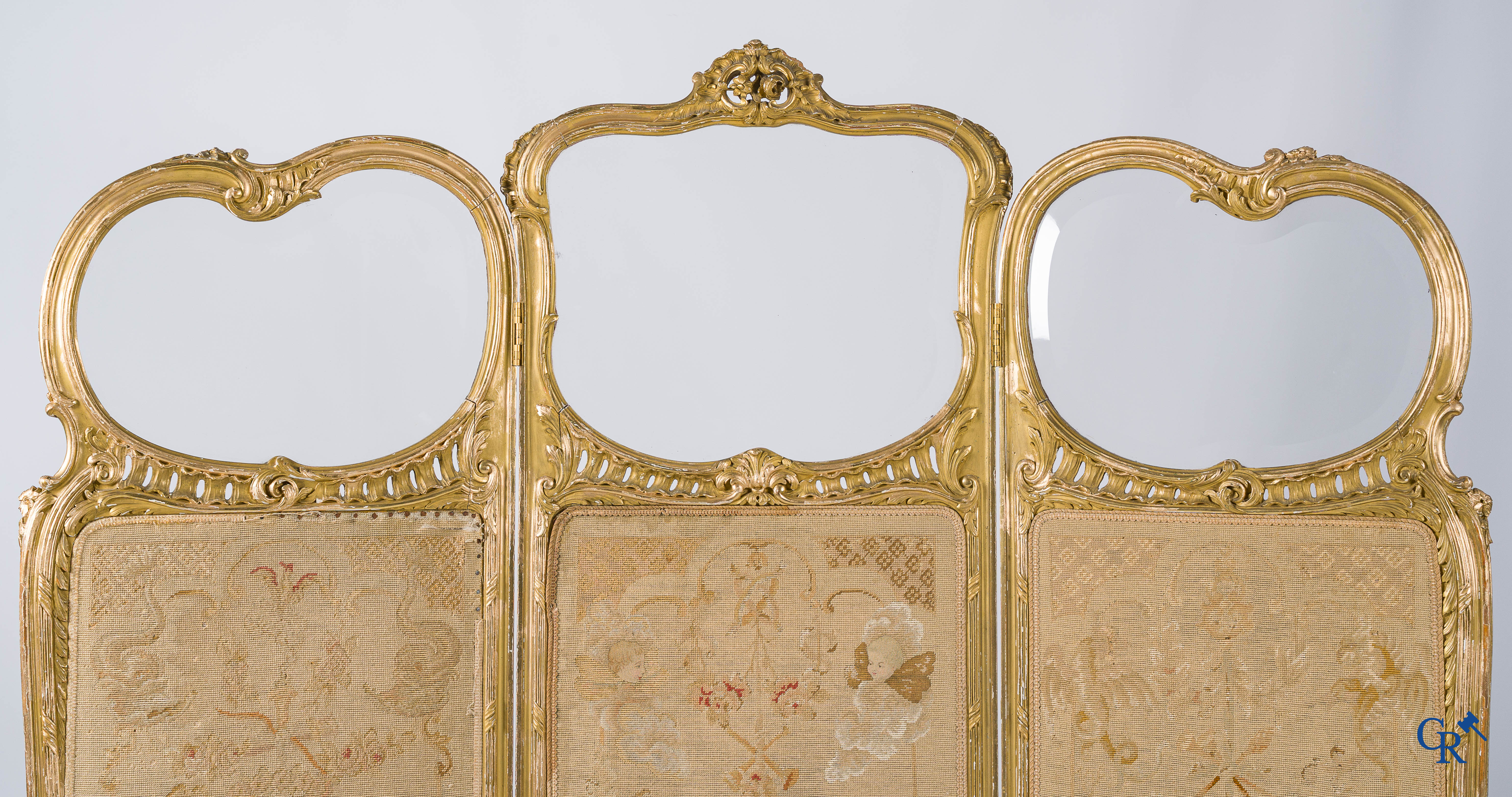 3-piece room divider in finely carved and gilded wood decorated with broderie. LXV style, circa 1900.