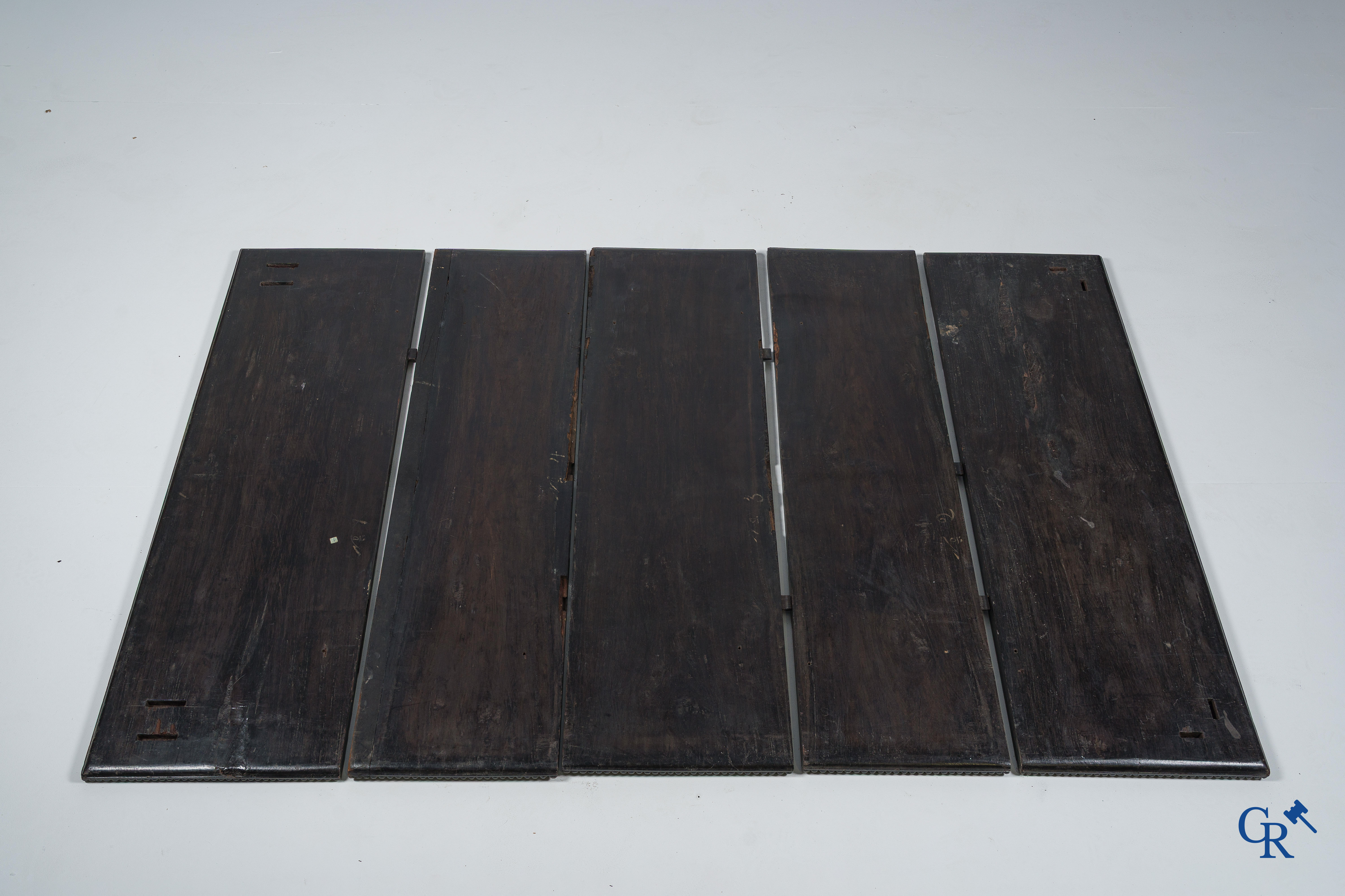Aziatica. China. Imposante gesculpteerde Hongmu draken tafel. Qing Dynastie.