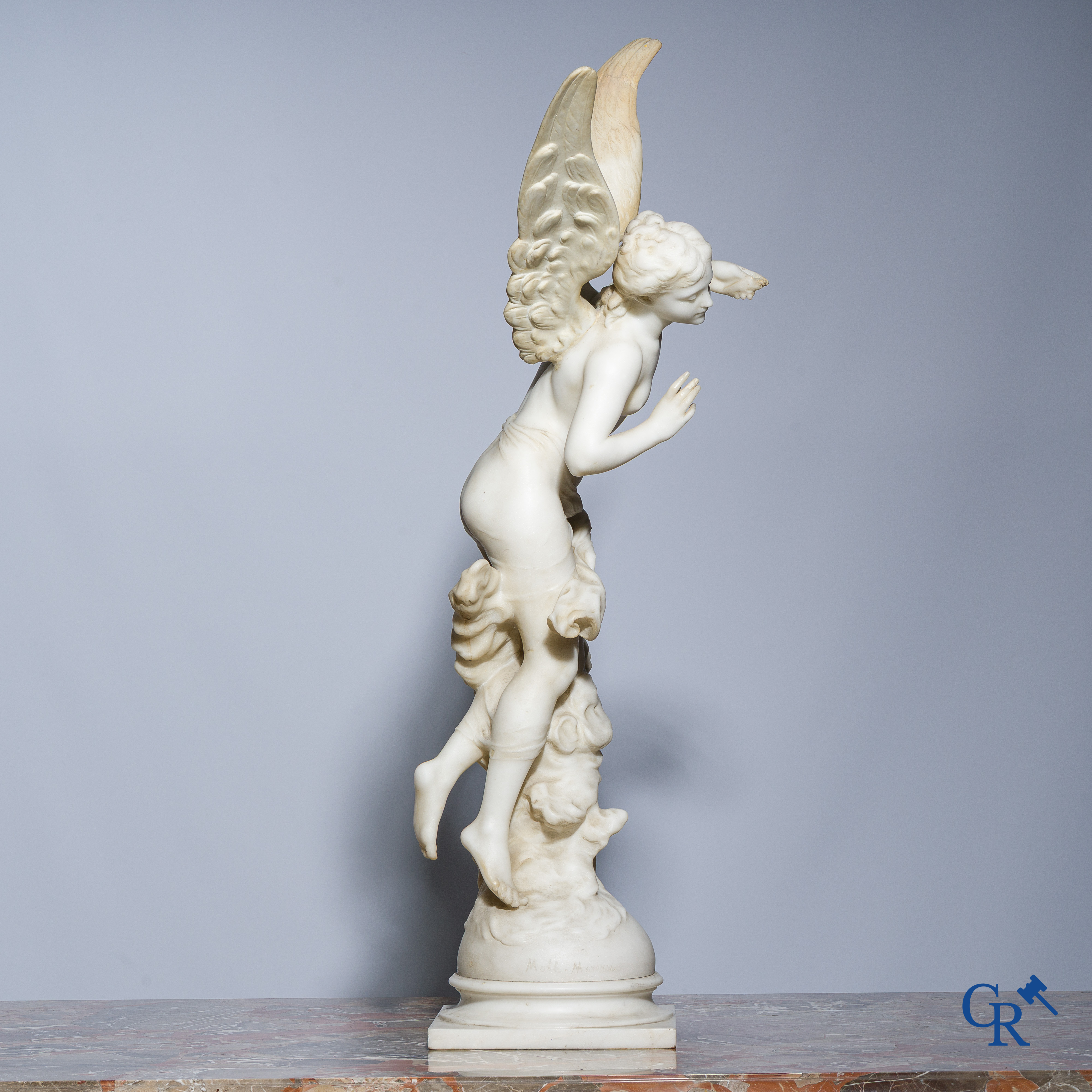 Mathurin Moreau (1822-1912) "Gevleugelde godin" Carrara marmer. Circa 1900.