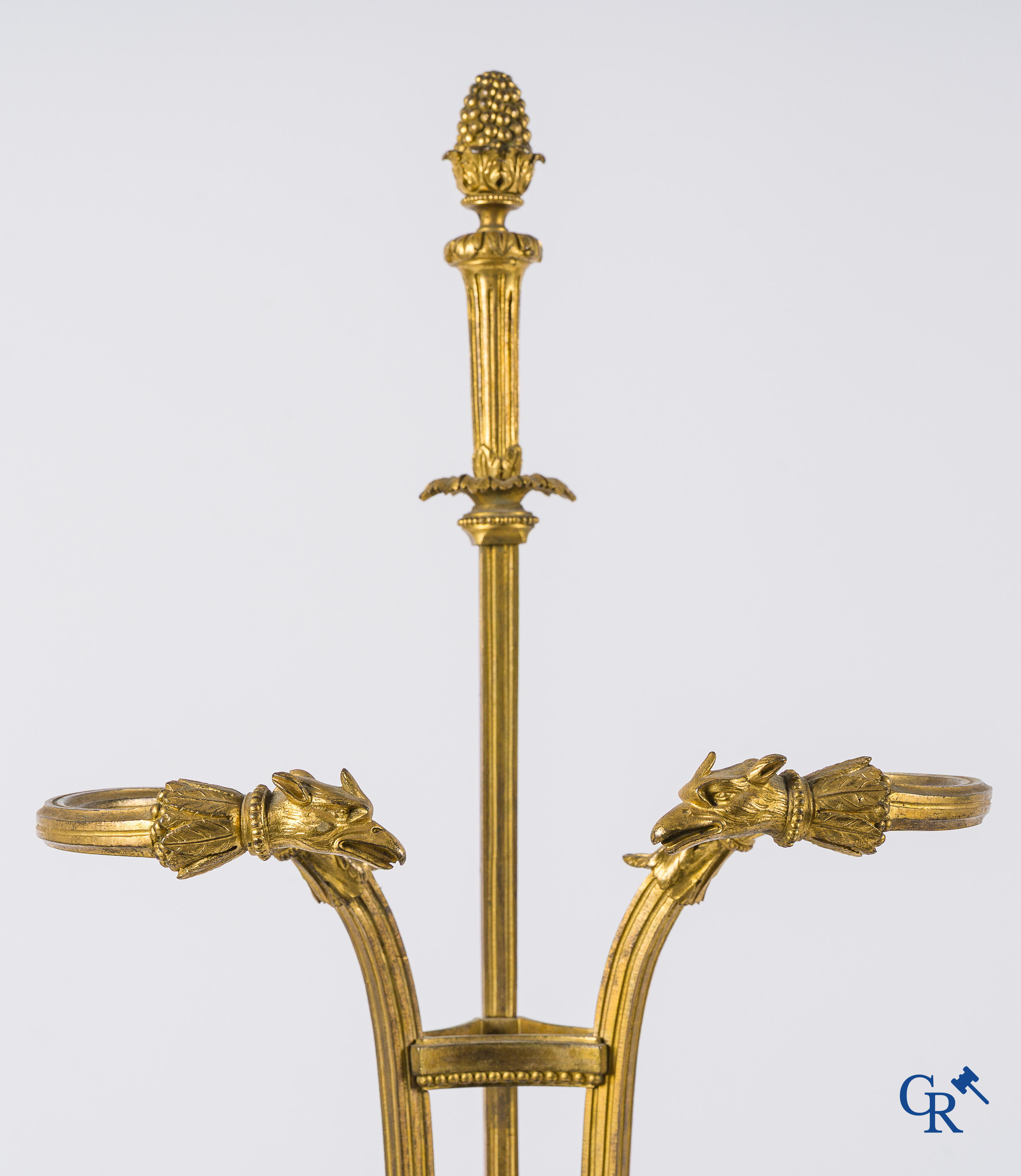 Empire. Porte parapluie met adelaarskoppen in fijn geciseleerde en vergulde brons. Frankrijk, circa 1810.