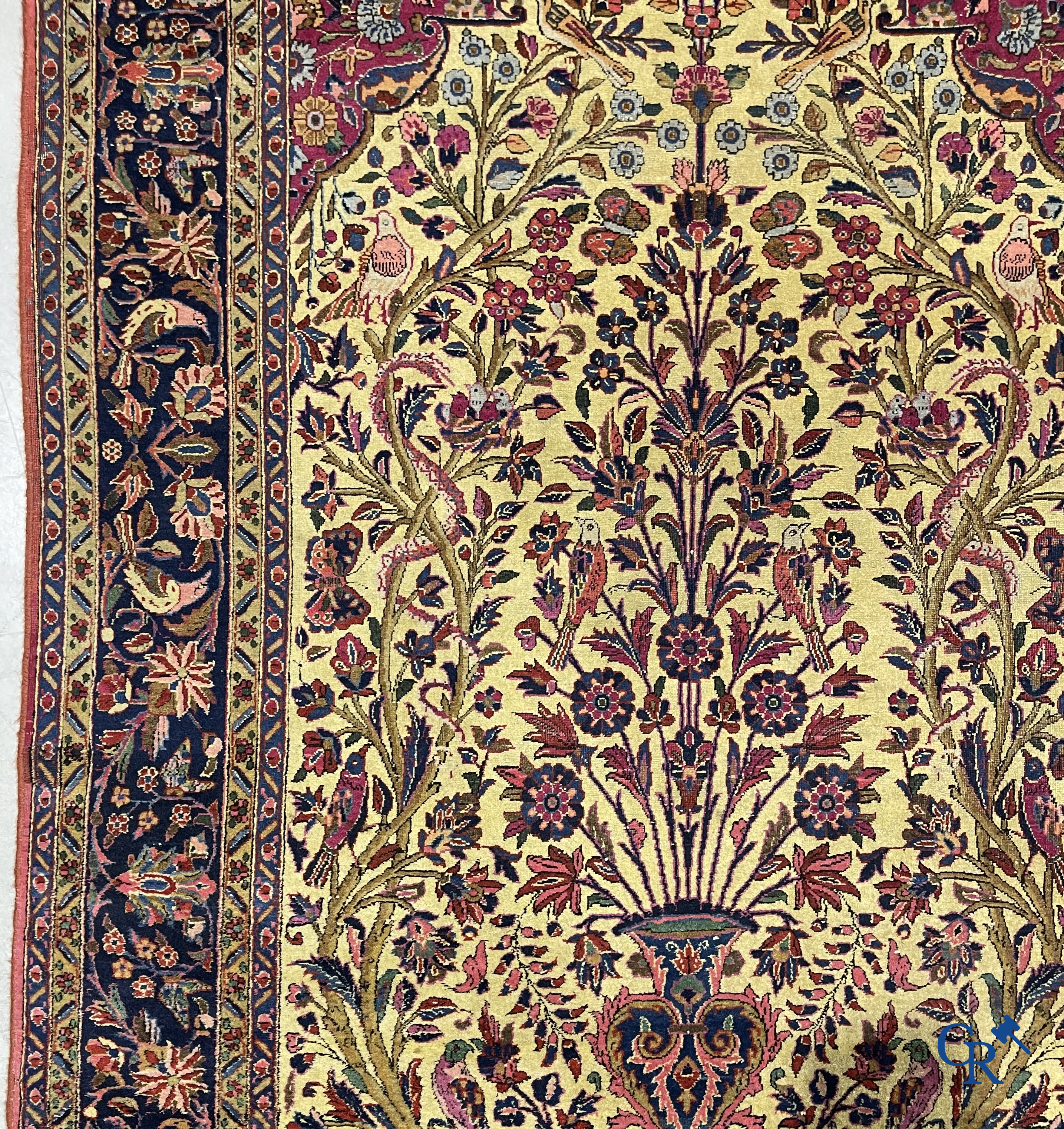 Tapis d'orient. Kashan. Tapis persan antique en soie avec motif arbre de vie.
