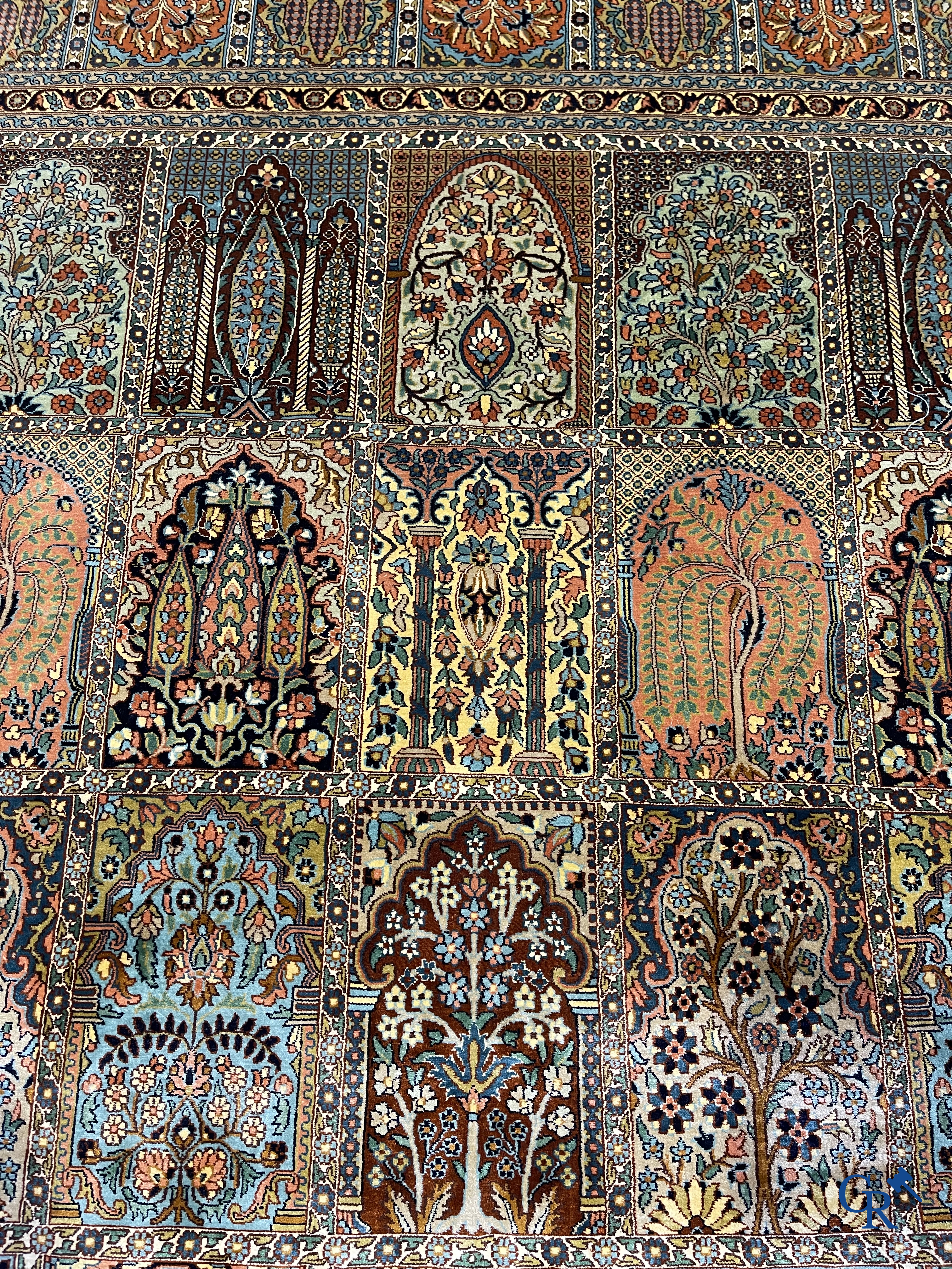 Oosterse tapijten. Uitzonderlijk zijden Khesti "garden design" tapijt. Kashmir.