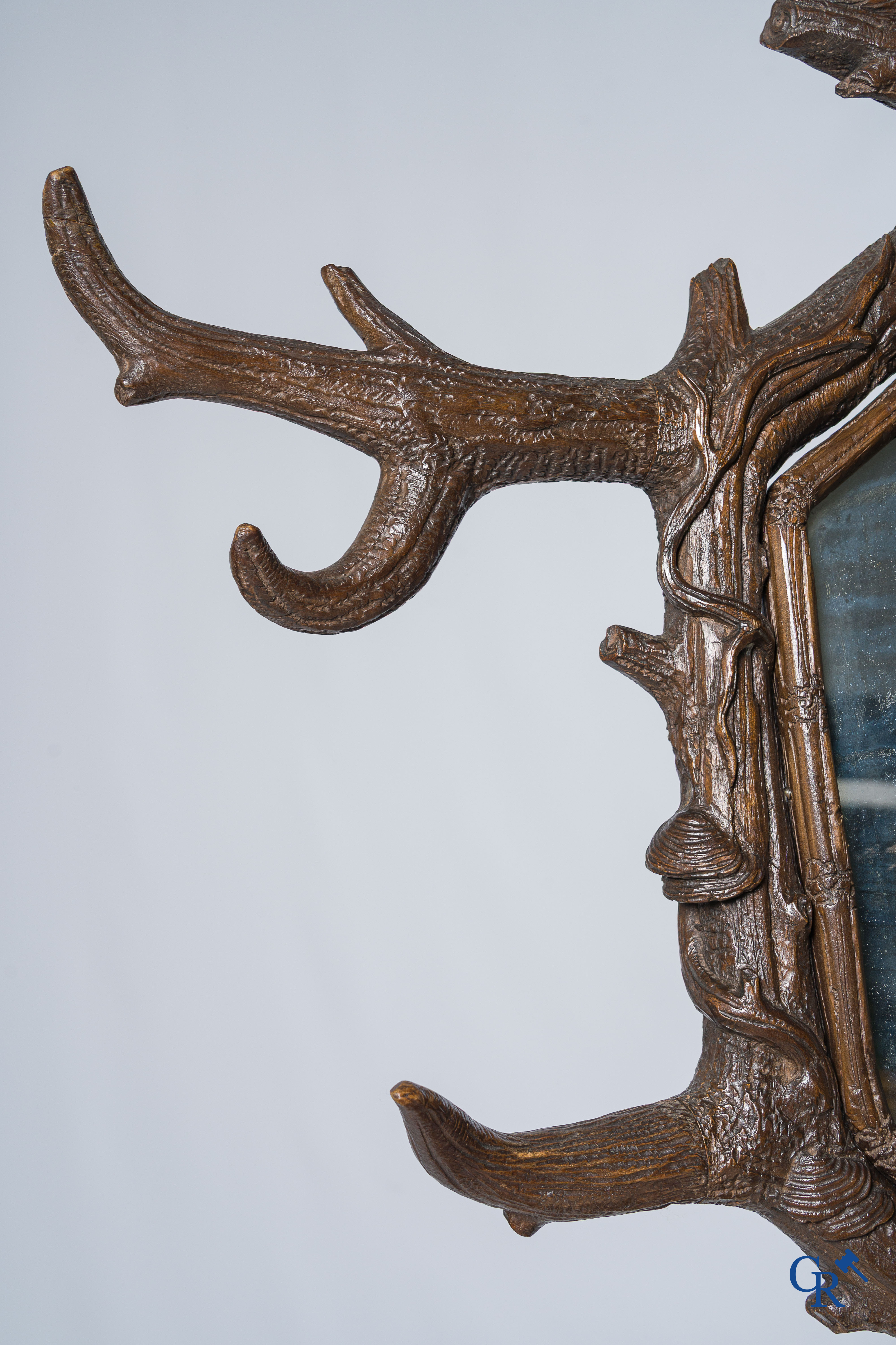 Région Forêt Noire. "Black forest" porte manteau aux ours en tilleul sculpté. Vers 1890.