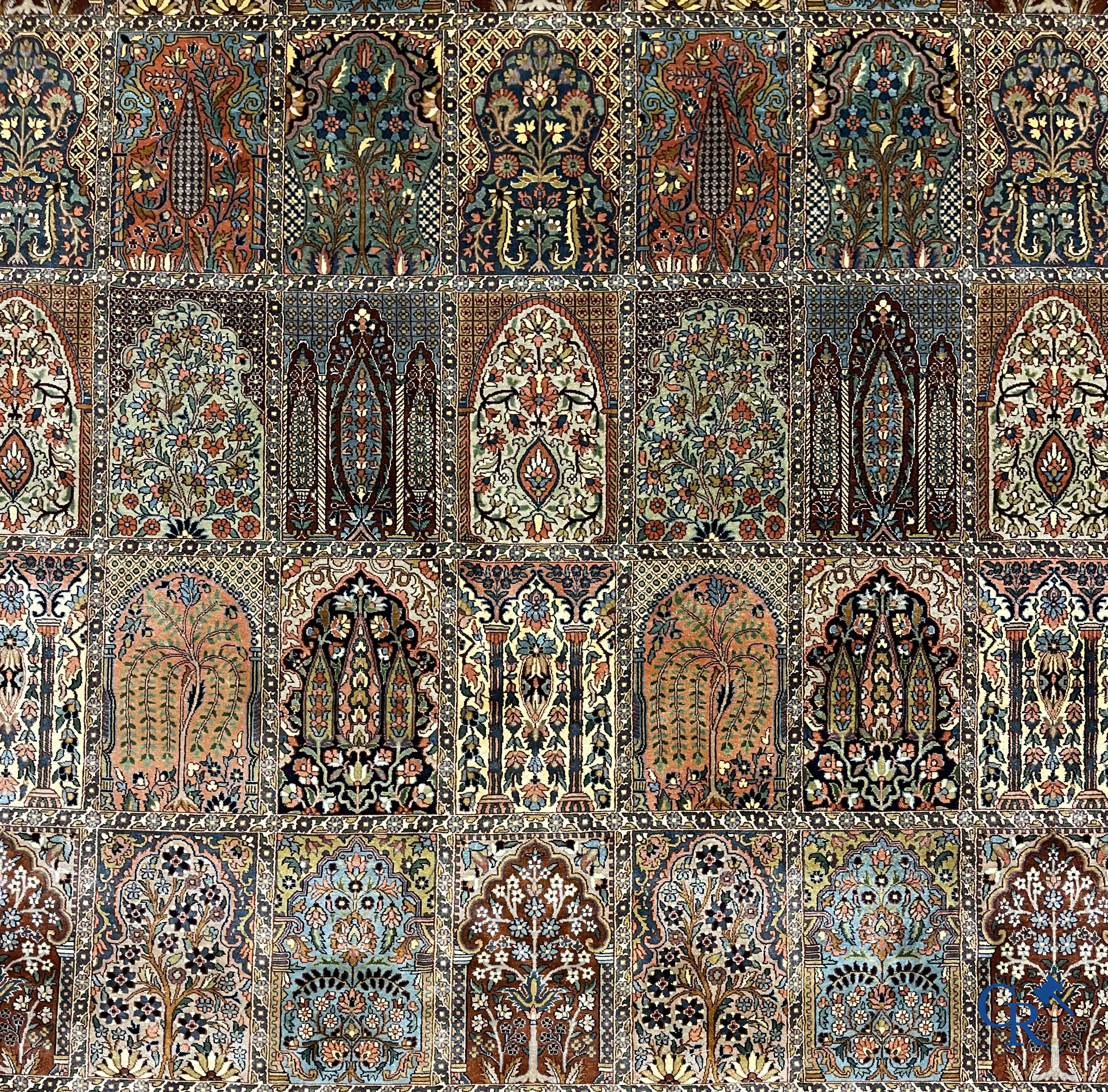 Oosterse tapijten. Uitzonderlijk zijden Khesti "garden design" tapijt. Kashmir.