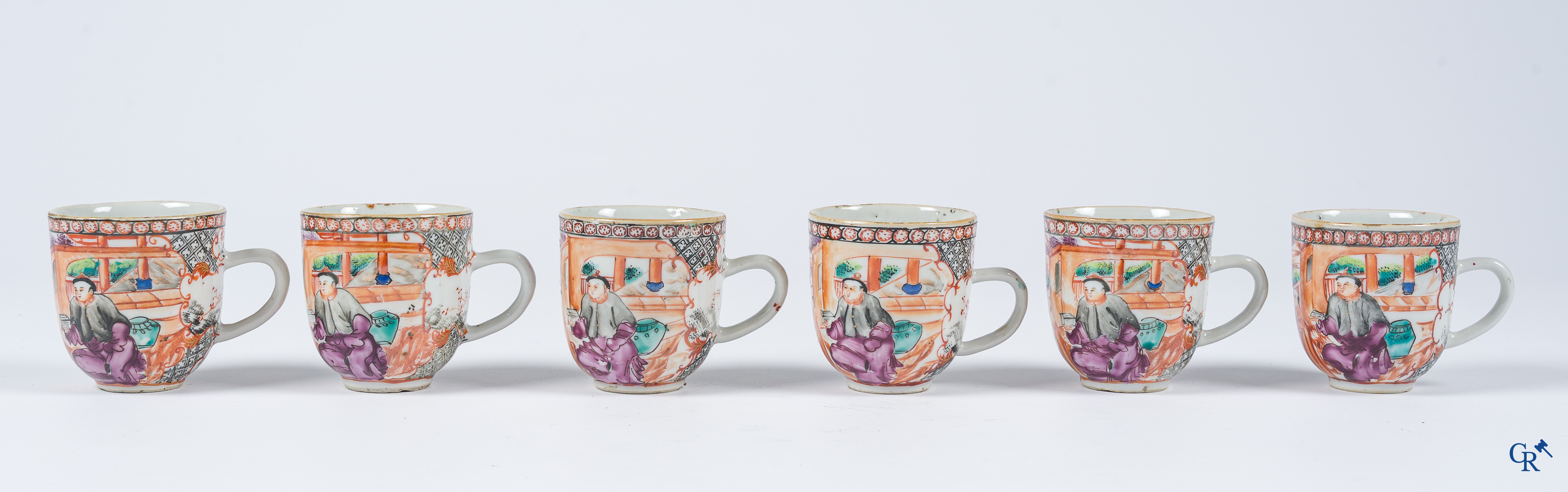 Aziatica. Chinees porselein. Reeks van 6 kopjes en schoteltjes in Chinees export porselein met Mandarijn decor.