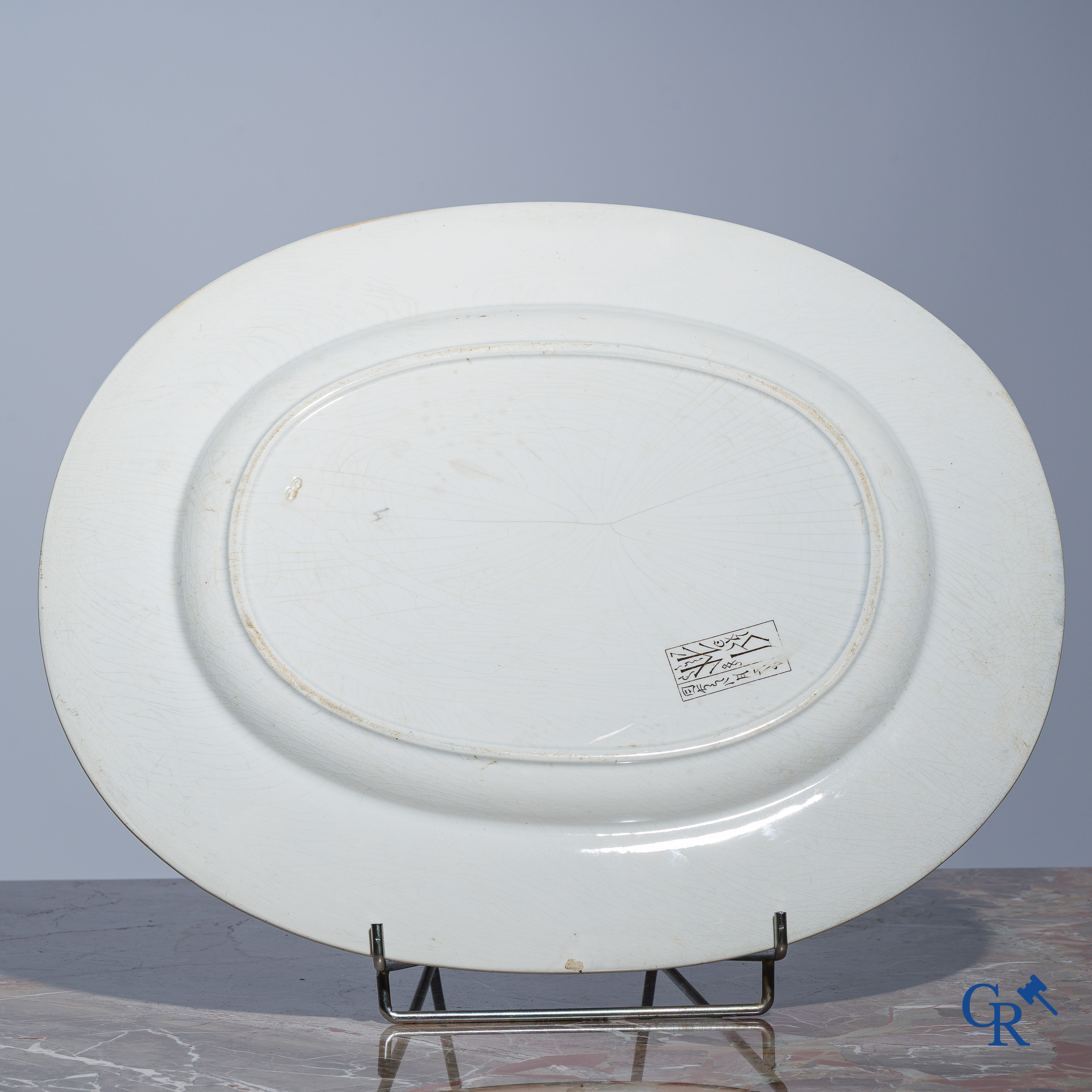 Jules Vieillard & Cie. Bordeaux. Grote schotel in faience met Japoniserend decor. Gemerkt.