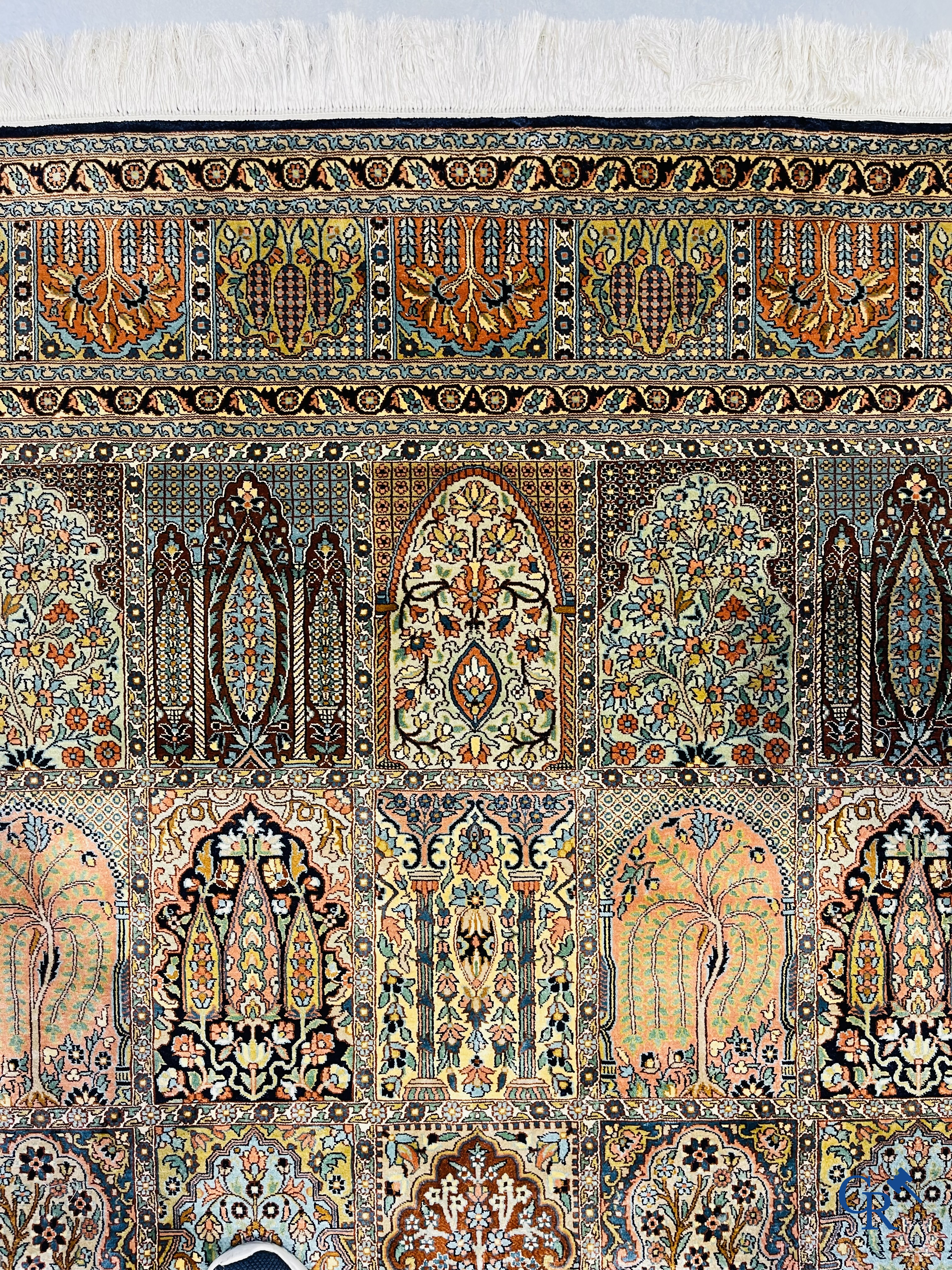 Oosterse tapijten. Uitzonderlijk zijden Khesti "garden design" tapijt. Kashmir.