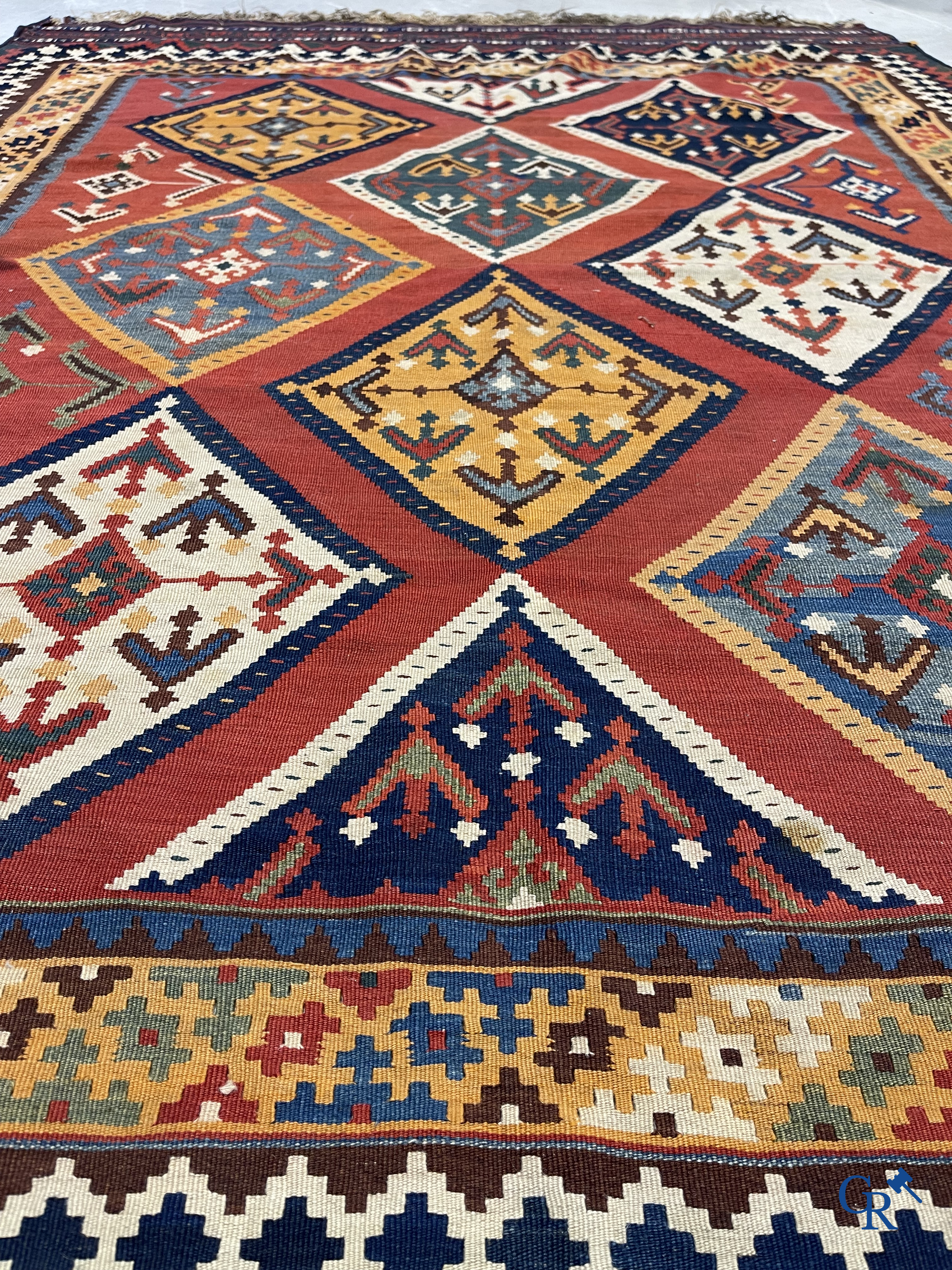 Oosterse tapijten. Handgeknoopt Perzisch tapijt. Kilim.