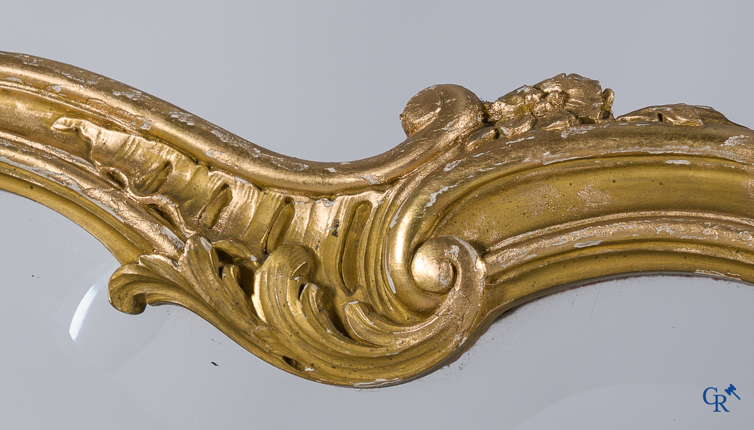 3-piece room divider in finely carved and gilded wood decorated with broderie. LXV style, circa 1900.